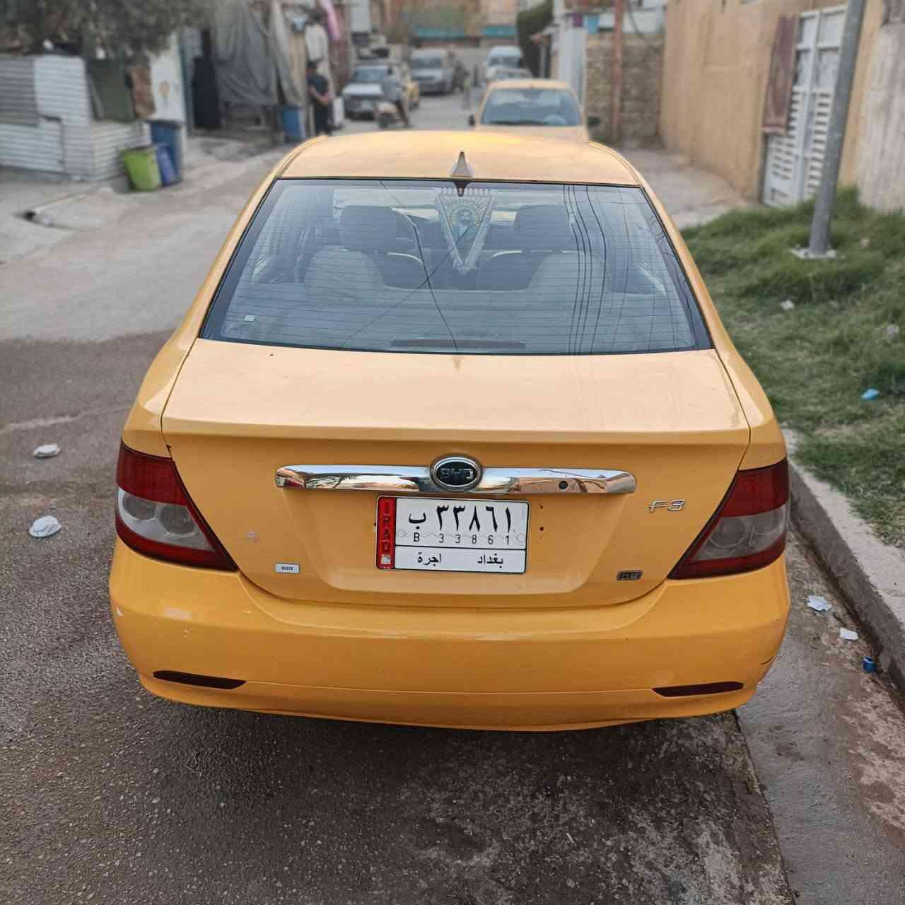 سلام عليكم البيع بي واي دي f3
2011سياره بيهه نواقص ملاحضه  السياره مامسجله هيه التبريد الكمبريسر بي كلج عاطل يعني شغال ضربه بل جنطه والجاملق الايمن امامي اني مكلف بل نشر مكان السياره بغداد التاجي رقم بغداد /*********** السنويه 27
