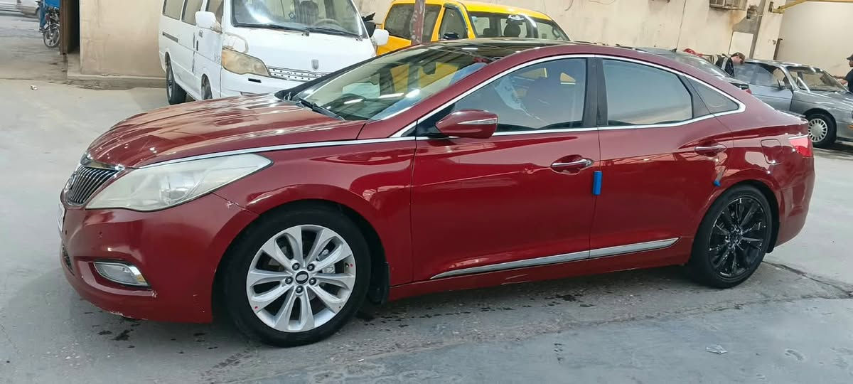 السلام عليكم. ازيرا موديل ١٣خليجي بيها ٣قطع صبغ رقم سليمانيه فول مواصفات كير ومكينه مكفولات سعرها ب١١٠ وبيها مجال قليل. مكانها بابل القاسم.  اخوان مكلف بلنشر اني.  رقم صاحب السيارة ***********
