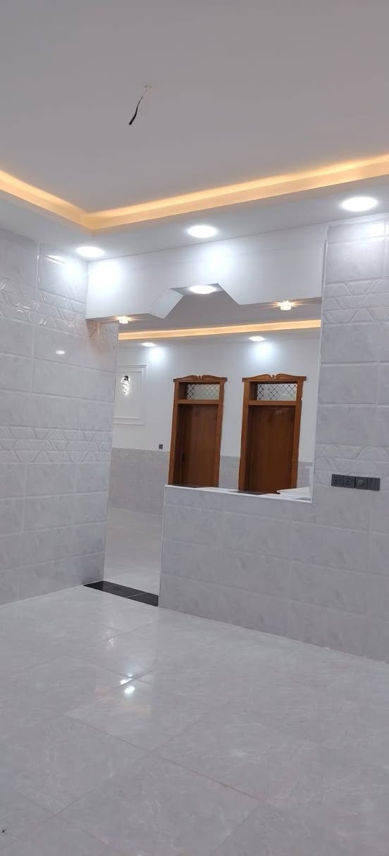 الدار البيع حي ميسان مساحه ١٨٥ متر غرفتين صالح مطبخ ستقبال ***********
