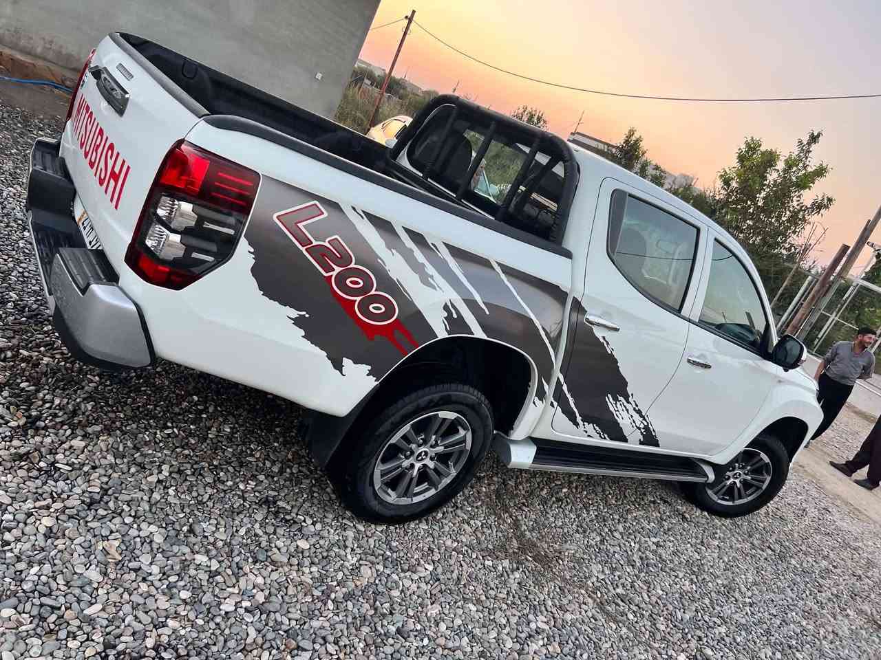 مستە ر بۆشی قە زافی 2023 سفر سفرە 17000 km ناو سور شاشە 5کامیرە 360پلە یه بێ شوخت بێ لێدران کامل سپۆرت جوانکاری بۆکراوە خاوێن ماوە تە وە 
سعری 235وەرقە کە مێک مە جال 
شوێن قلادرێ ***********
