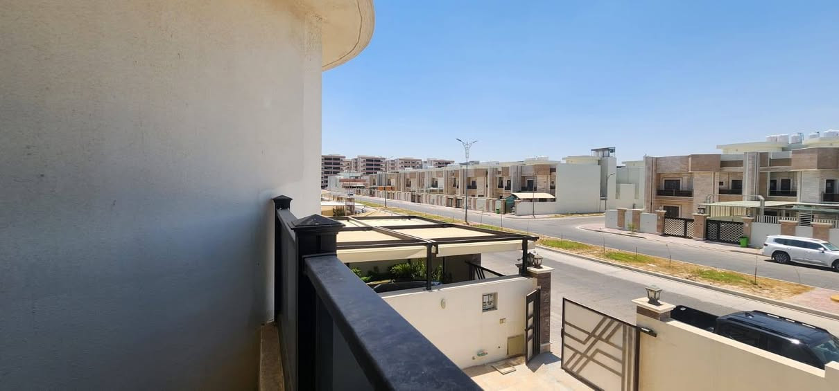 🏡 منزل للبيع في مدينة الجوهرة السكنية
📐 المساحة: 250م²
🏠 طابقين
🛏️ يحتوي على 4 غرف نوم
📍 موقع مميز مقابل سايدين
💰 السعر: 545 مليون — سعر جداً مناسب

📞 للتواصل والاستفسار:
شركة العروش العقارية
***********
