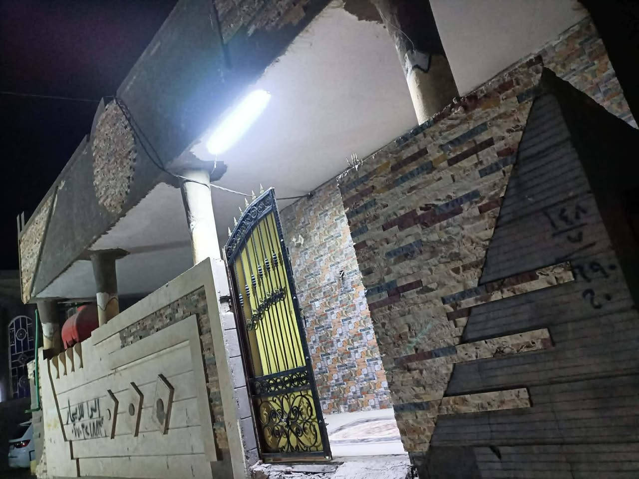 بيت للايجار ابو الخصيب حمدان البز ايجار 400 يتكون من غرفتين وهول وديوانيه ومطبخ وصحيات وحديقه بيت مرتب للتواصل ***********

