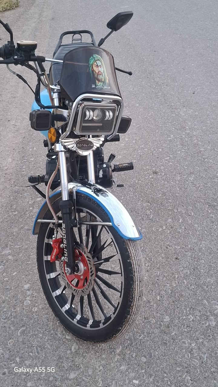 سيفان ٢٦
مكينة ٢٠٠ضاغطة وزنجيل 
كفالة عامة 
زيرو ماشي ٧٩٨كيلو 
ديالى الخالص 
***********

نص مكتوب في الصور:
- Galaxy A55 5G