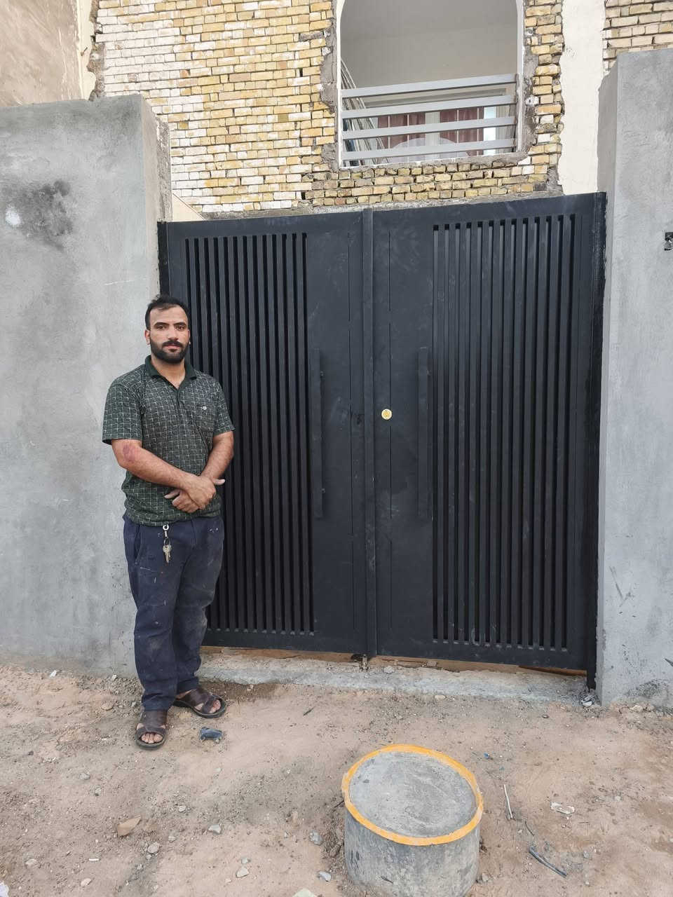حداده حيدر الكناني
 مستعدون كافه انواع الحداده🧑‍🏭
 ابواب🚪 شبابيك🪟 كرفانات🏪 محجرات ☑️سقايف كيسبان✅ غرف سندويج✅ سياج خارجي ✅ مراجيح ✅قمريات مطابخ ✅يتوفر لدينا احدث الديكورات التركية 🇹🇷 العمل داخل بغداد العنوان بغداد العبيدي ***********
