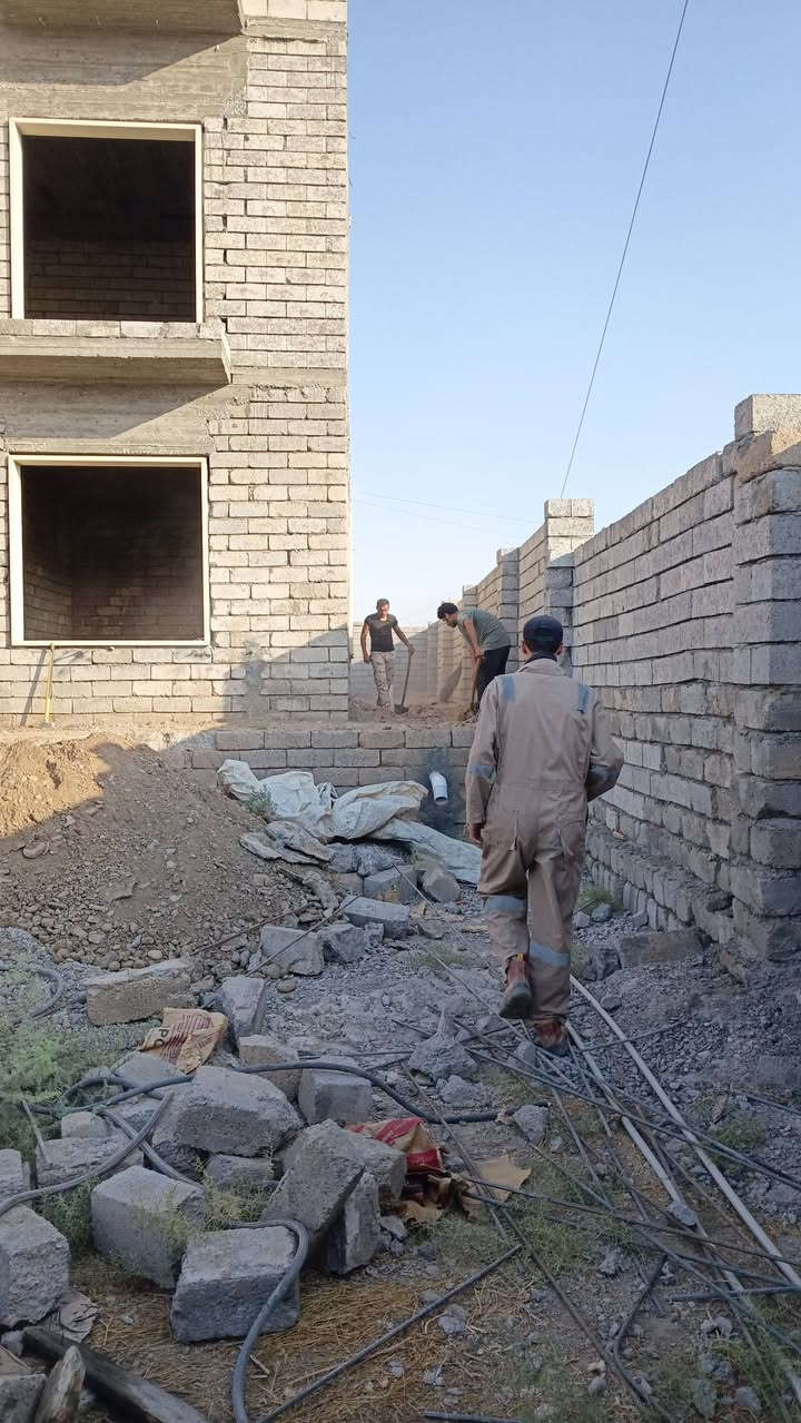 سلام عليكم  / يوجد كادر عمل جاهز/ تصعيد مواد/ تنضيف بيوت/ تفليش/ تكشيط/ تنضيف حدائق/ دفن نهري  / شقلنه ليل ونهار   /ومعداتنه جاهز/ ماعليك بس تصال على رقم  /     *********** /
