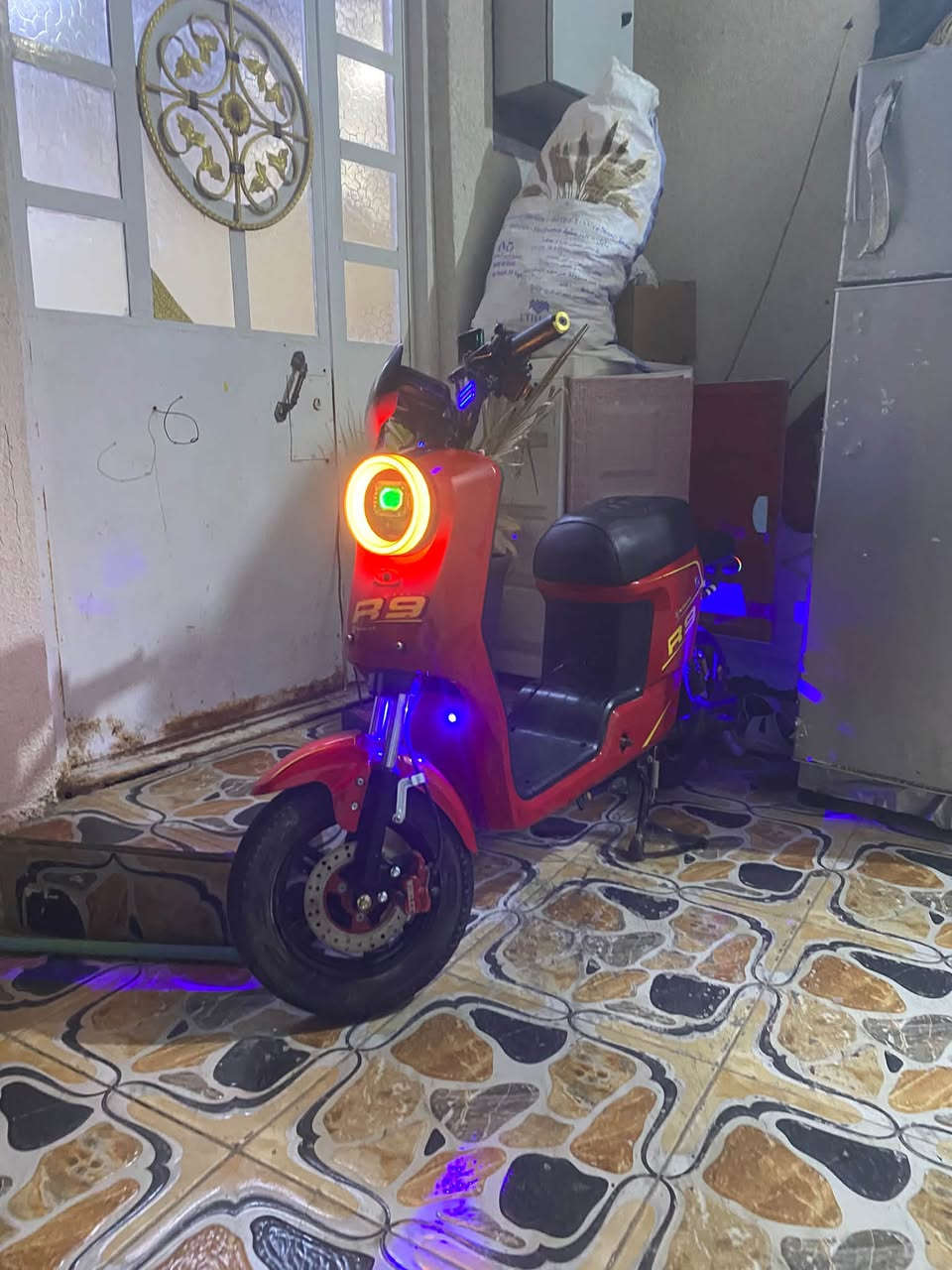 دراجه ار٩ للبيع نضيفه جده امزوده سته باتري السعر ٤٥٠ وبيها مجال المكان البصره الجزيره  الرقم ***********

نص مكتوب في الصور:
- للبيع - 6 بطاريات - السرعة 70 كم - السعر R9 وبيها مجال - البصرة الجزيرة عرض خاص | سكوتر كهربائي جاهز للتسليم الآن جديد 2024 6 بطاريات أداء قوي يدوم طويلاً السرعة 70 كم/ساعة قيادة سريعة وثابتة البصرة - الجزيرة التوصيل متاح داخل البصرة السعر الآن: 450 ألف د.ع - وبيها مجال للتفاوض للطلب والاستفسار • تواصل الآن • فرصة لا تُعوض تواصل عبر رسالة أو اتصال