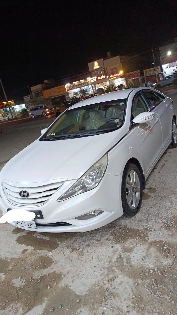 سوناتا 2012خليجي
السياره كفالة عامة👇
 لا صبغ ولا فتح ولا تبديل من الدعامية لدعامية 
اشاير بالمري+ شفط
ارضيه جلد
كاميرا خلفيه 
رادار خلفي 
شاشه اندرويد
تبريد ثلج قطعتين 
نظام ايكو
تحكم ستيرن جهتين
السنوية ساقطه 2017
مكينه مامفتوحة 
2400 دوش
رقم اربيل 
السعر 130 $ مكاني النجف الاشرف

لتواصل
 ***********
