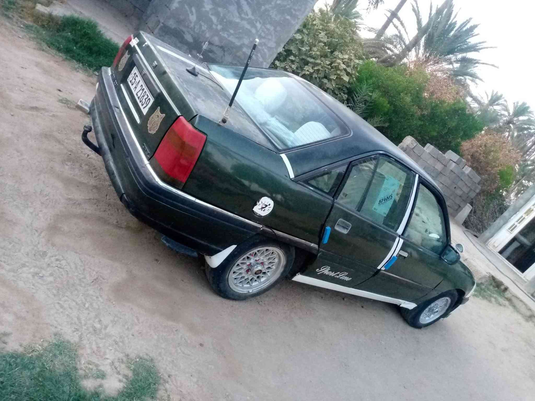 سلام عليكم عندي سيارتين لبيع  نضيفات ثنينهن زيتونيه  92 سنويه ما صاقطه سعره 28 بيه مجال متوازي علا بيعتهن سوده جديده  موديل 91   سعره 30 بيه مجال  تصال على  هاذا رقم***********
