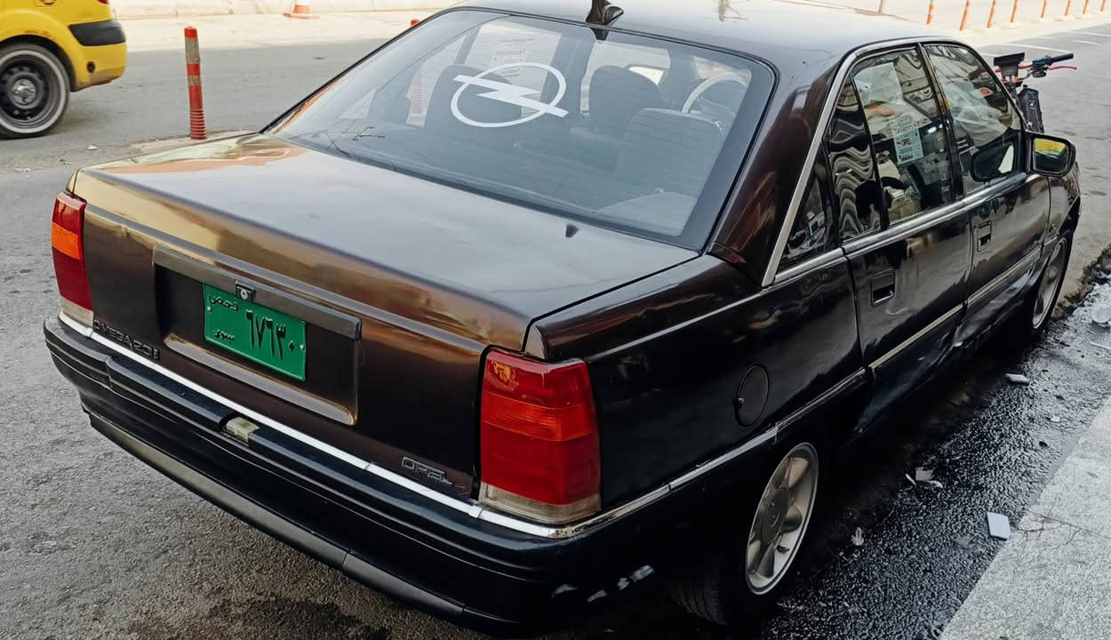 السلام عليكم  اوميكا موديل 92 رقم نينوى شرط التحويل 
مكينه 20 قبق اسود المرغوب كير عادي ثنينهم شرط 
صبغ عام جماليه فقط  
طخمه جديد
 ويرمنيه جديده 
غرفه جديده
فلنجات دسكات كلو جديد
طخم سماعات ومسجل جديد
قطاره مال بانزين 
سياره جاهزه ما تصرف ربع عليها غير التحويل 
مكان السياره موصل حي العامل السعرررر. 27.وبيها مجال قليل 
اتصل على الرقم   ***********. بي  وتس اب
