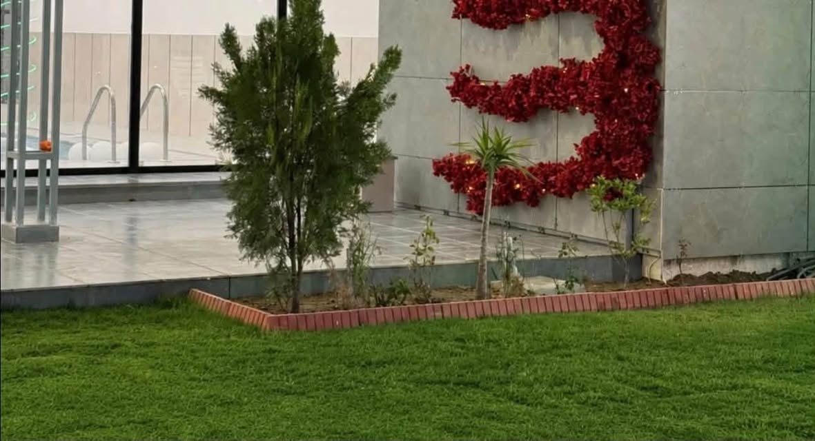 المناسبه الصح بالمكان الصح ☑️ ويانه لتحتارين بشي وخليها علينا 👰🏻‍♀️
مزرعه في الدوره / البعيثه / موثقه في تطبيق اجرلي للحجز والاستفسار ع رقم ***********
