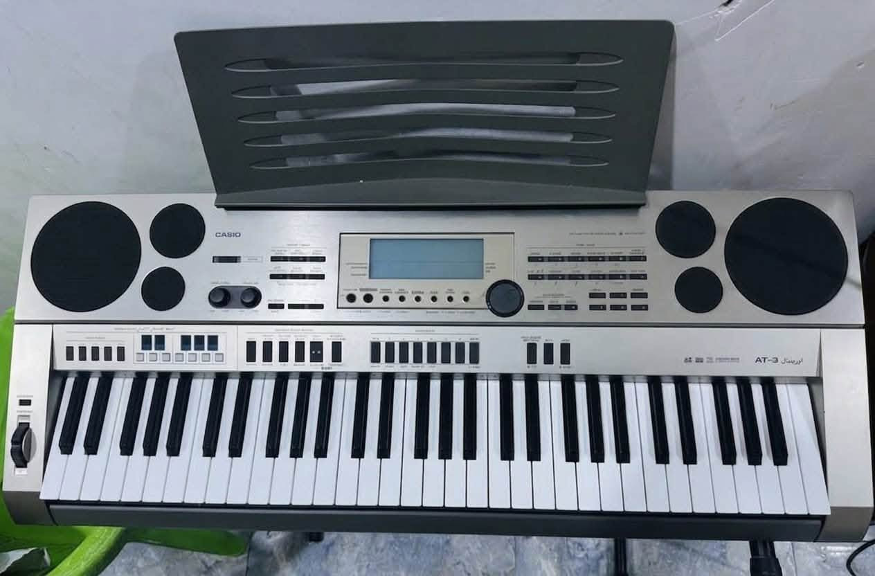 ‏سلام عليكم جهاز للبيع كاسيو أورينتال AT-3 (Casio AT
‏جهاز غني عن تعريف جهاز مواصفات هواي يحتوي على أكثر من 800 صوت وأكثر من 250 إيقاع كلهن عربي وشرق وغربية أو جهاز تعليمي مميز وبي ميزة تشغيل الهاتف عليه يعني تكدر تربط التلفون علي وتعزف طبيعي عن طريق كيبل 
نضافة 100‎%‎ كفالة
جهاز اجاني هدية تعلم بي بس مجال مكاو 
الي ينطي سعر بي زين ابيع 
وياه ستاند مالته وياة شاحنه اصلية 
مكاني بغداد الزعفرانية  رقم هاتف واتساب ***********
