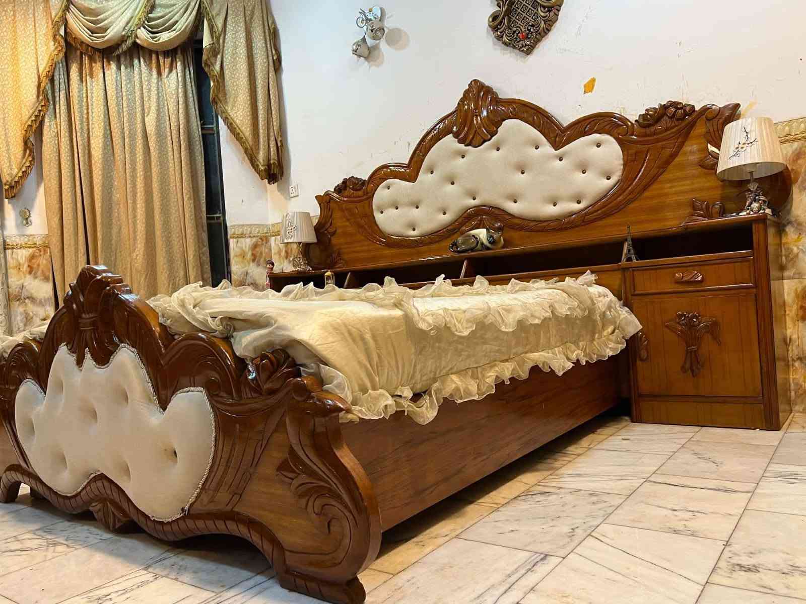 غرفة نوم تسكام صاج داخل وخارج شغل ضهر جرجوبه خمسه ملم استعمال قليل مابيها اي ضرر مكاني حلة حي الجزائر ***********. ***********
