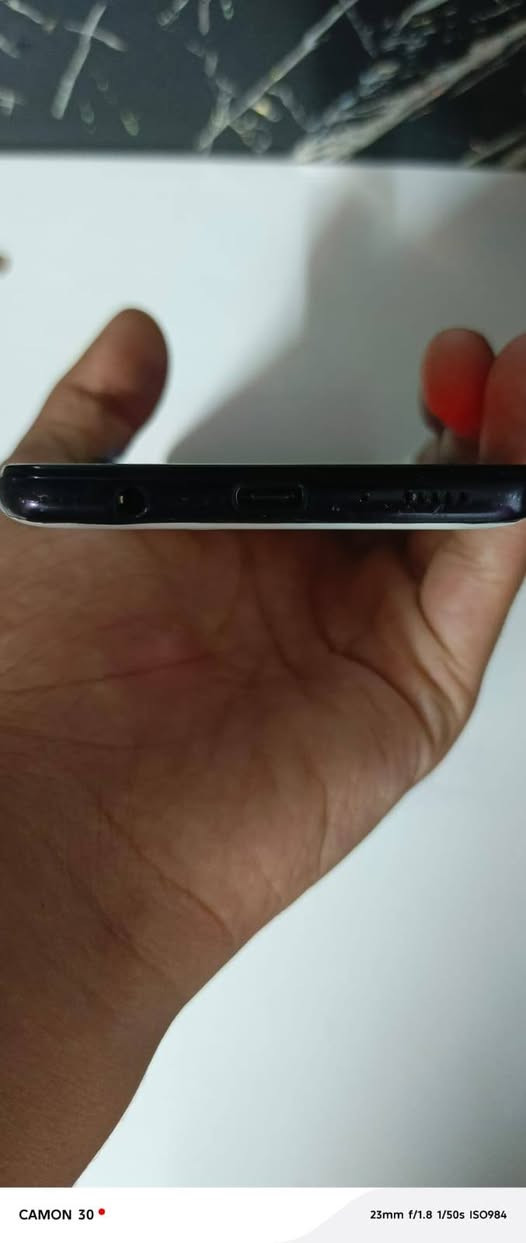 موبايل الغني عن التعريف Galaxy A31 
يجي بمواصفات قوية يدعم 60فريم ببجي وجير سكوب 

الشاشة Super AMOLED  دقة FHD+ (1080×2400)
المعالجMediaTek Helio P65 غني عن تعريف
 الرام 8 
 التخزين128 جيجابايت ويدعم microSD
 الكاميرات الخلفية
48MP رئيسية
8MP واسعة
5MP ماكرو
5MP عزل
الكاميرا الأمامية: 20MP
البطارية: 5000mAh،
البصمة: داخل الشاشاشة
الشحنUSB-C
الجهاز مع كامل الضمانات وليس فقط عند الفحص 
الجهاز ماداخل تصليح نهائيا 
السعر 120 وبي تساهل لطيبين 
او مراوس بجهاز
المكان السماوة للتواصل  ***********
واتساب

نص مكتوب في الصور:
- CAMON 30 • 23mm f/1.8 1/50s ISO535
- CAMON 30  23mm f/1.8 1/50s ISO903
- CAMON 30  23mm f/1.8 1/50s ISO984
- CAMON 30  23mm f/1.8 1/50s ISO310