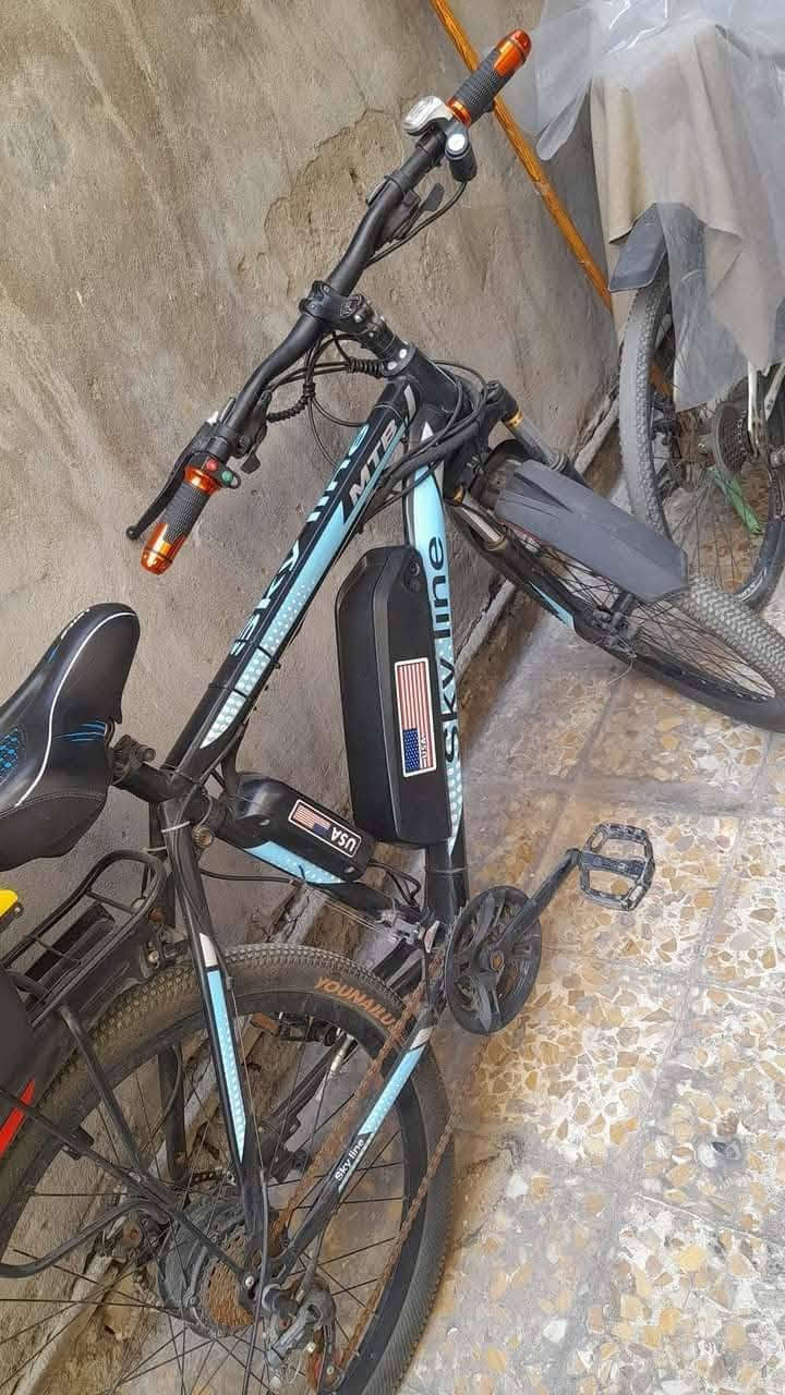 بايسكل شحن حجم ٢٦ بطارية جيدة سرعتة ٢٥ صناعة اوربي ثلاث انظمة سعرة 550 الف وبيها مجال مكاني بغداد مدينة الصدر 

تواصل واتساب
***********

نص مكتوب في الصور:
- Galaxy M12