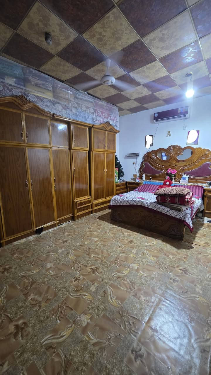 بيت للبيع طابو صرف
بيت طابو صرف ملك مساحه 330 يحتوي على 3 غرف كبار وحده سويت 
يحتوي على ديوان كبير مساحه 10×4
يحتوي على استقبال و موزع مساحه 6×5
يحتوي على 2 صحيات 
مطبخ 5×5
 في القرنه هور السعد مقابيل مدرسه سامراء بيت كامل طابق واحد 
و الطابق الثاني واصل للرباط بناء طابوك  لبيت     رقم ***********
