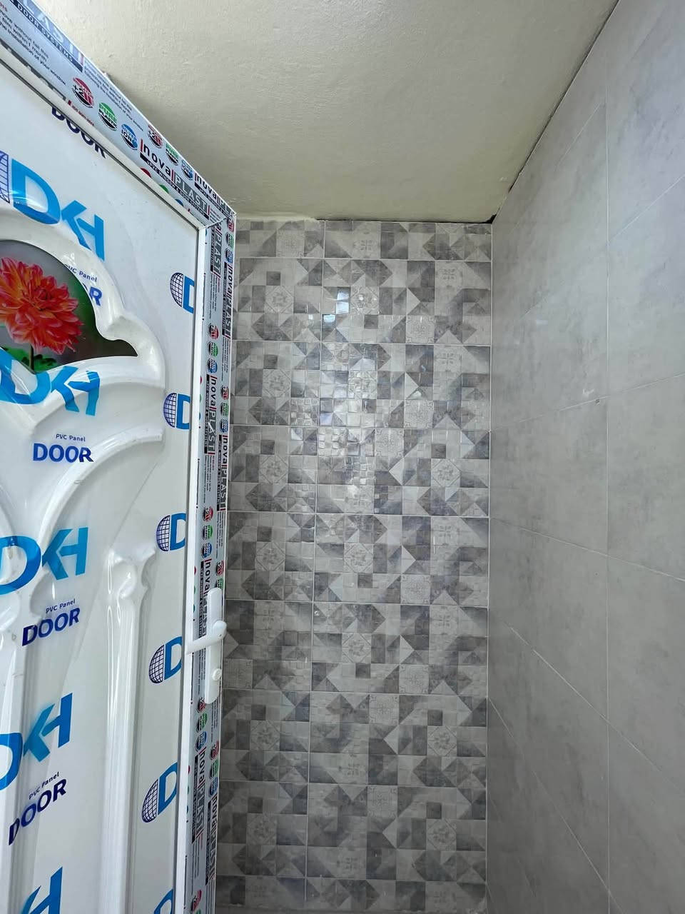🏠🏠🏠🏠🏠

بسم الله الرحمن الرحيم 
العنوان الانبارفلوجه 
فرصه ذهبيه وبسعر مناسب للبيع مشتمل طابق واحد بناء حديث بناء ٢٠٢٦ زيرو غير مسكون بناء طابوق درجه اولى المشتمل في حي المأمون مربع ال ١٩ المشتمل فول سيراميك وبناء درجه اولى بناء مفصول أضلاع وسقف يتكون من كراج وصحيات خارجيه واستقبال ومطبخ وصاله ومناور عدد ٢ وحمام وغرفة نوم واحده وبيتونه مأسس مجاري خطين ومؤسس ماء ٤ خطوط نضام بوستر صاعد نازل تاني ماء كبير ٢٠٠٠ لتر مؤسس نضام كامرات سبالت دفن 
🌴1️⃣التسلسل📠/171
🌴2️⃣مساحه🏚️/125m
🌴3️⃣الواجهه🏫/6.25m
🌴4️⃣النزال⛺/20m
🌴5️⃣الشارع🛣️/10m نافذ على شارع ١٥
🌴6️⃣المرقم/….
🌴7️⃣اقرب نقطه داله / قرب شارع ٤٠ الترابي وقرب شارع عيفان 
🌴8️⃣خدمات🏞️/ ماء وكهرباء 
🌴9️⃣السعر/85 وبيه مجال بسيط 
🌴🔟 
📜نوع الملك / طابو ملك تحويل ثاني يوم

 🌴🌴🌴ادارة مكتب دار الايمان للعقار 🌴🌴🌴

⚫للاستفسار📞📞 
☎وسام العيساوي 
***********(الواتساب)📞
***********📞  

     🌴لا نتعامل على المصرف العقاري🌴
_______________________________________
1️⃣●اسعار 💵العقارات المعلنة في مكتبنا تُحدد من قبل البائع 💸صاحب العقار وليس المكتب والسعر قابل للتفاوض بين البائع والمشتري📜 

2️⃣●⌛نتميز بعدم رفع سعر العقار من قبلنا ونجمع البائع🌴والمشتري وجهاً لوجه لغرض الاتفاق📝  على السعر النهائي 👍 

3️⃣●🌴قضاء الفلوجه/حي الشهداء شارع ستين 60 قرب نادي الصمود Fallujah, Iraq اذا عندك عقار تريد تعرضه للبيع او تريد تشتري عقار 

4️⃣🌴فقط ارسال المعلومات  على الواتساب او الاتصال على هواتف المكتب .. 

☎️نستقبل هواتفكم على الارقام التاليه 

☎️ابو عبدالله العيساوي 
*********** (الواتساب) 
***********
☎️***********
