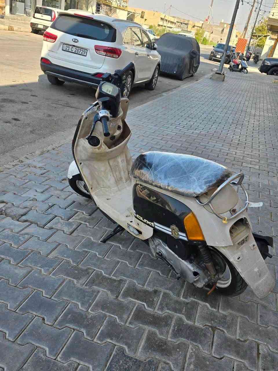 السلام عليكم دراجه بوليس كل نقص مابيهه عوزهه بس بكلايت خلفي الباقي كلهه اكفلهه الكك الدراجه مكينتهه خير من الله شلعه ومعدل مفتوحه مره وحده بس مبدل ولفات فقط وتجي تكلب وتشوف بعينك كفرات اصلل السعر 550 وبيه مجال بسيط للاستفسار ***********
