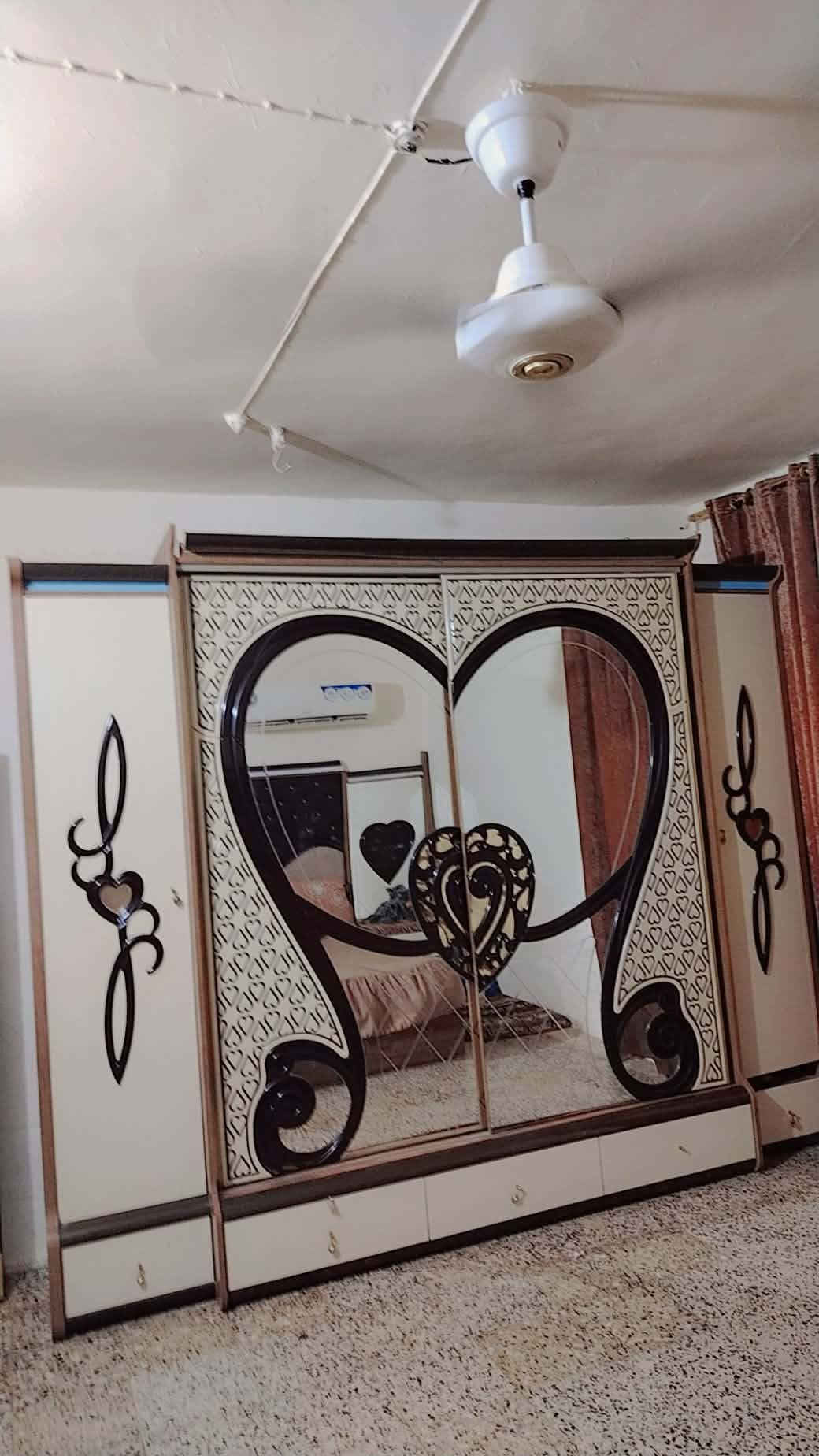 بوفيه نجاره • غرفه نضيفه • بايسكل