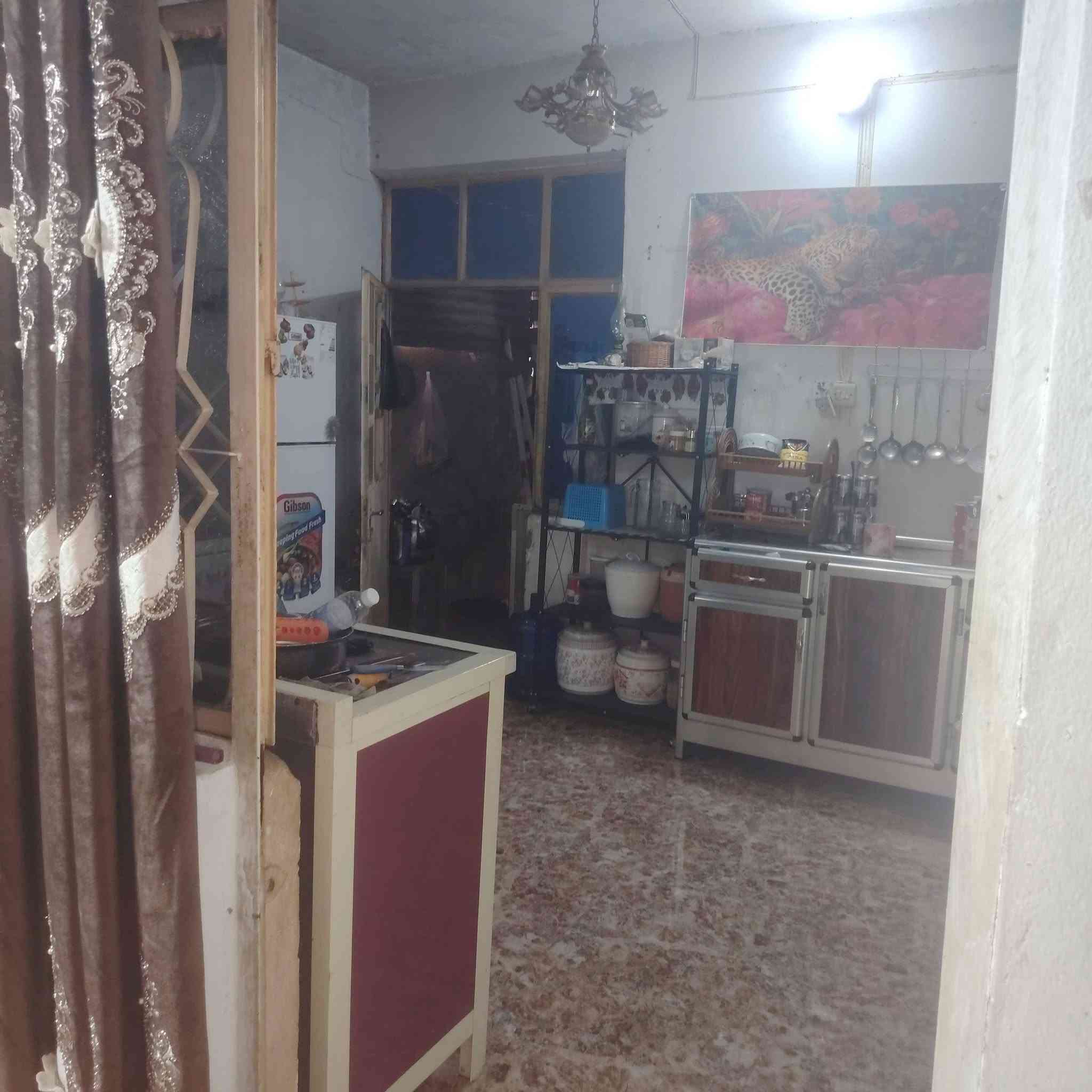 سلام عليكم بيت مساحه 120 ب شفته مجاور مدرسه الصمعي
قرب مخبز ستطبول يتكون طابق ثاني ستقبال 3×4.  غرفه نوم3×3 وراها منور 1ونص×7 . مطبخ 2×1.5. ممر من الاستقبال على الغرفة 1.50 × 6 حمام 1×2.0
***********
***********
