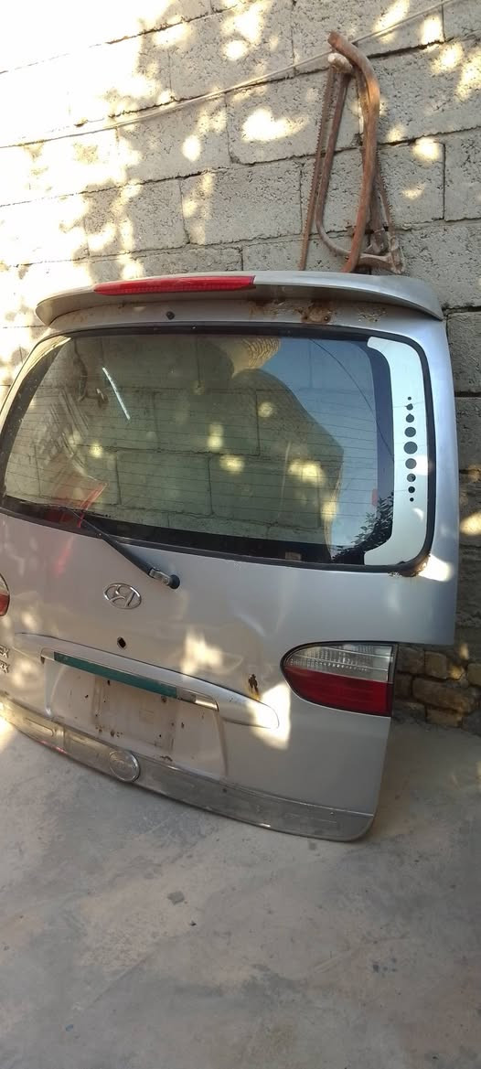 سلام عليكم باب خلفي رصاصي للبيع بغداد حي النصر طريق السياحي السعر 200اوبي مجال ***********
