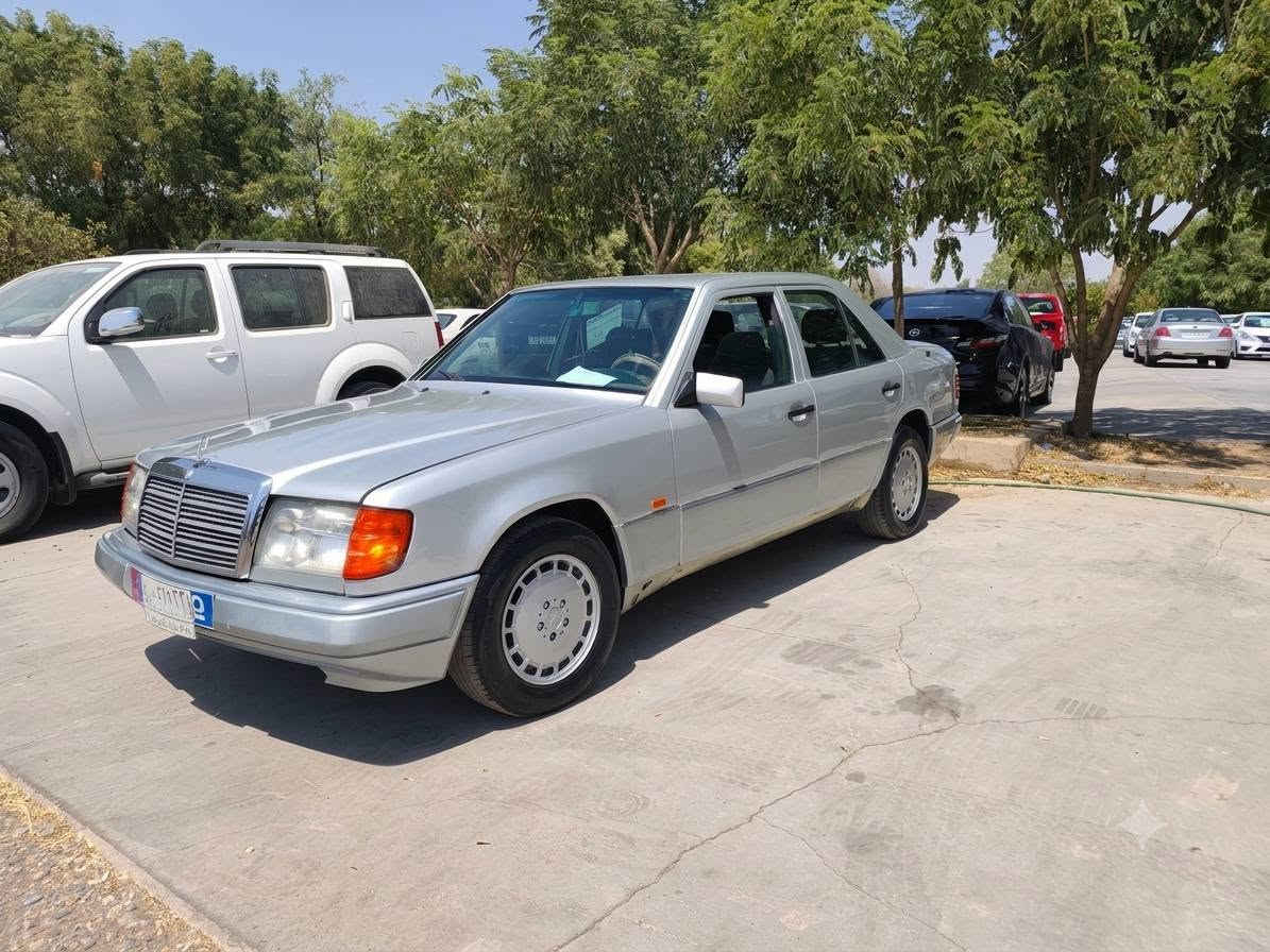 مارسيدس رقم سنوي كركوك اصلي
وكاله ي عامه و خاصه ي له گه له ... مکینه و گیری به ته دوو نیو لۆکی له سه ره 
صدري باشه .. تبريد كومبرسسه ري پیوه یه به لام ایش ناکات کیشه که ی نازانم ..  له سه ر ده قی شه ریکه ماوه ناو ده شتی هیج لیدراوی نیه ***********
