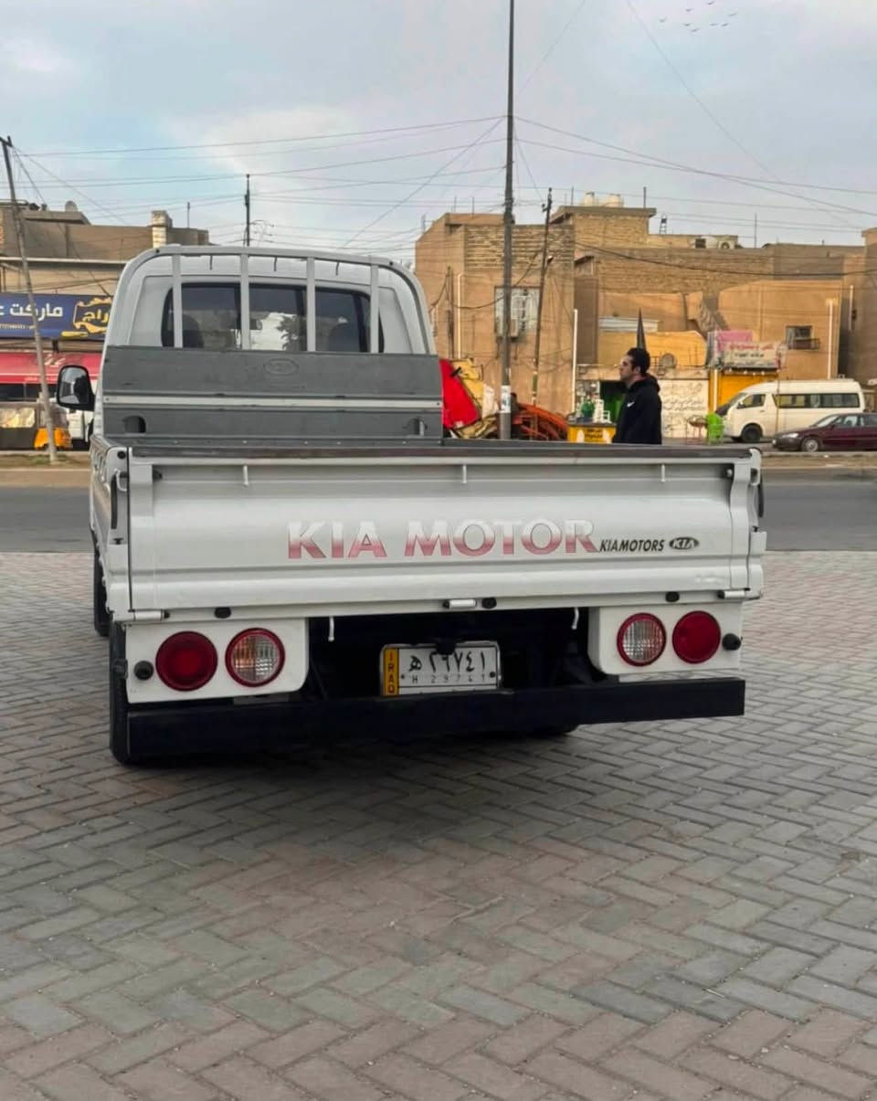 السلام عليكم
كيا نثيـة 
موديل 2018
مكينة 2700
رقم بغداد الماني تحويل ثاني يوم
سنوية للـ29
مكفولة مكينة وكير اكسل شواصي 
دوشمة عامة 
مكفولة كفالة عامة 
السيارة جاهزة بدون اي نقص 
السعر 118 وبيها مجال
رقمي ***********
مكاني بغداد البلديات
