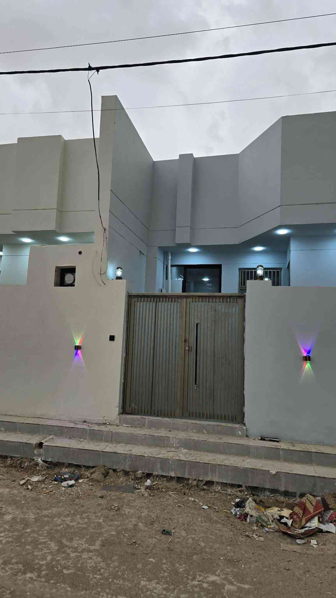 🏡 2 بيوت للبيع_بناء حديث
الديوانية / مجمع توحيد العفلوكي طريق السنيه السياحي وره سكة القطار شارع المركز ب البداية بعد 50 متر عن الشارع . 
🔸طابو زراعي سند 25  . 
المساحة 135م² – طابق واحد
🔹 2 غرفه نوم + استقبال + صالة
🔹 3 صحيات
🔹 مطبخ
🔻 ملاحظة : لا نعمل بالاقساط 
📞 للاستفسار: مراسلة الصفحة او 
الاتصال على[***********]
