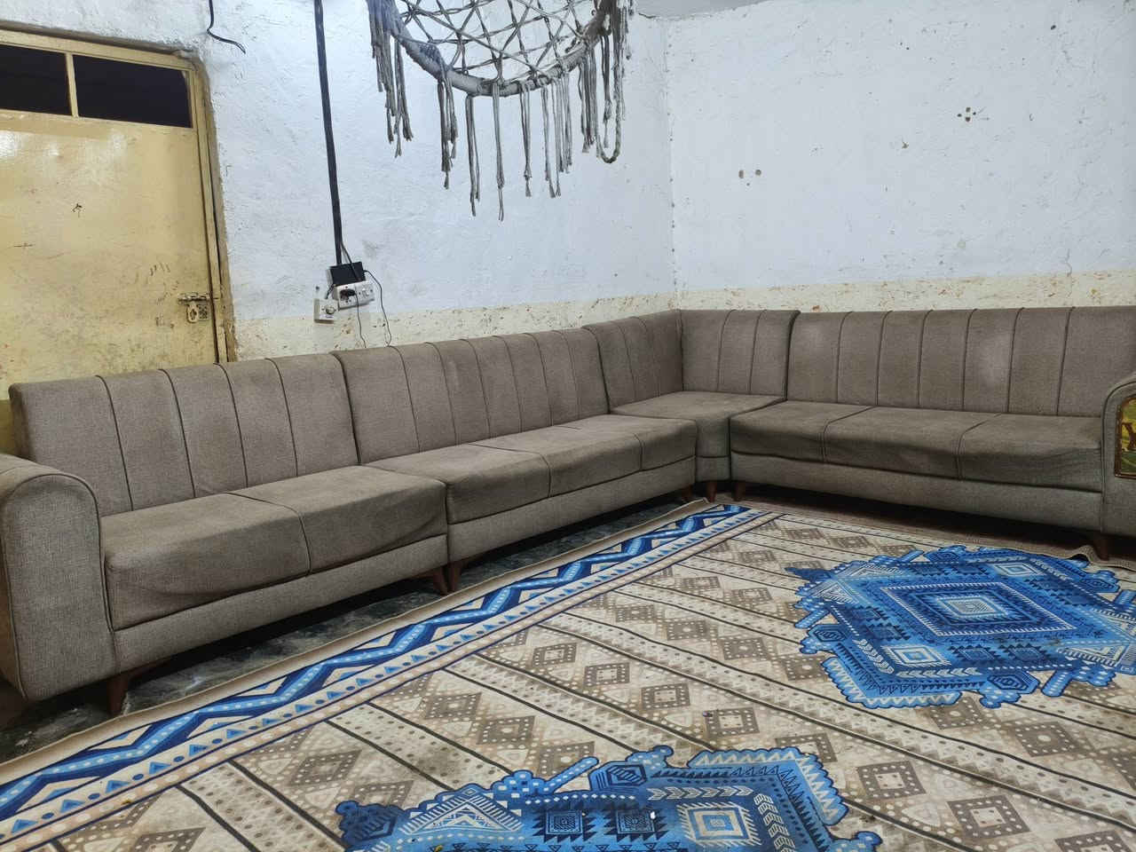 ديوان ٩ مقاعد • نضيف كلش • ما بي ضرر
