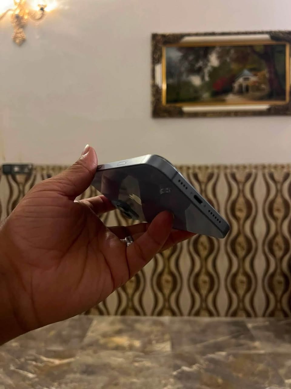 سلام عليكم ايفون ١٤بلاااااص ذاكره ١٢٨جهاز فقط مبدل ضهر وشاشه شوي بيها شخوط جهاز بطاريه ٧٤ سعر الجهاز ٥٠٠وبي مجال قليل متواجد واتساب *********** 
‏مكان بغداد مدينه الصدر
