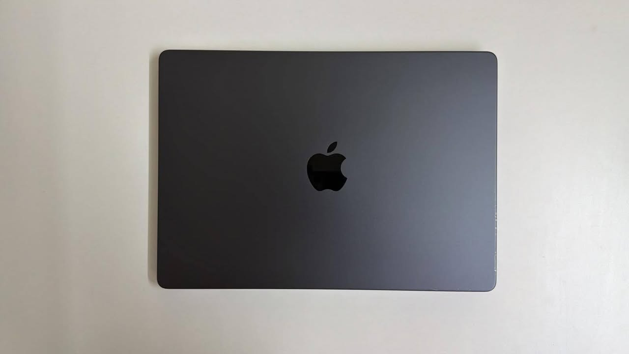 💻 Macbook pro ⚫ M4 pro 14 inch⚫ 
➡️ 512Gb ssd Hard
➡️ 24 Gb Ram
👍 Cycle count 26
🔋 Battery 100%
12C CPU
16C GPU
⏳ Limited warranty Ex : 22/8/2027
🚛 We deliver to all iraq
☎️ For more informations call whatsapp *********** or by messenger
