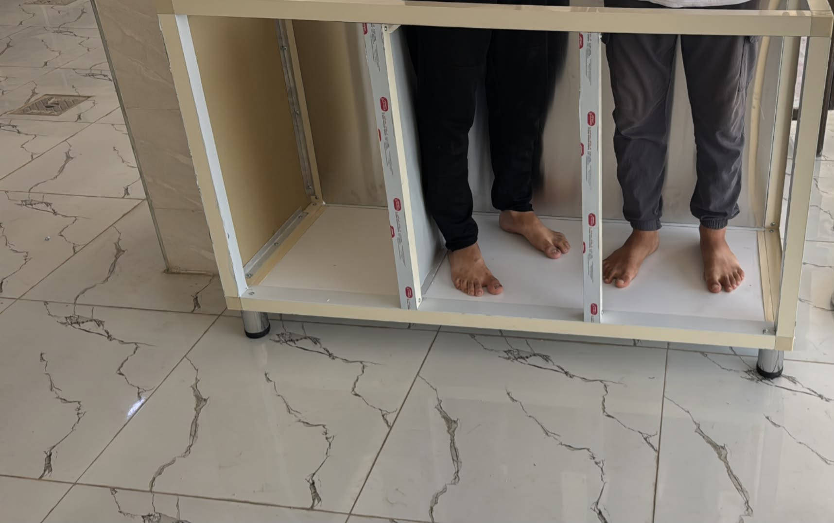 السلام عليكم 

كثرة الطلبات على كاونترات الستاندر  

مستمرين وياكم بعروض المطابخ قياسات ستندر مواد سعودي ابواب هودرليك مجرات هودرليك رجل ستيل او عضم عاج ثقيل حسب طلب الزبون  بليت ثقيل ضمان 5 سنوات مع نقل داخل قضاء القائم  مجانا 😍

قياس مترين الارضي مع معلق مع سنك متر و 30 سم بسعر 700 الف فقط 

قياس مترين ونص الارضي مع معلق مع مغسل متر و 30 سم بسعر 850 الف 

قياس ثلاثه متر الارضي مع معلق مع مغسل متر ونص بسعر مليون دينار فقط 

كما يتوفر فصال حسب الطلب باسعار مناسبة جدا 

كما يتوفر قسط لكل موظف او عقد او متقاعد على ( مصرف الرافدين ) حصرا بدون حجز مستمسكات 

ملاحظة : معمل اساس القمم يوفر كل الديكورات من ابواب و شبابيك و محجرات و كاونترات بكل الفصالات و الموديلات 

للطلب زيارة الموقع 📍 الكائن في قضاء القائم ناحية الكرابلة قرب جامع القدس مقابل اسواق الخضر 

او الاتصال على الارقام التاليه 👇 

*********** يوجد واتس اب 

*********** يوجد واتس اب
