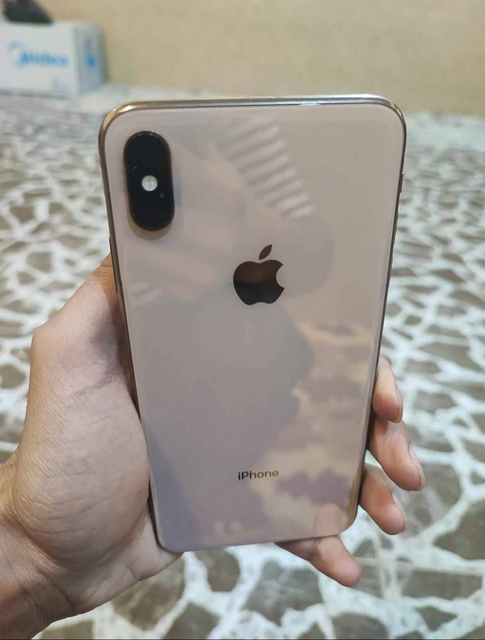 ايفون اكس اس ماكس نضيف نضافته 100%100 كامل غراضه مع كارتونه شوف الصور واحكم 256  Z/A/A شرط الفحص كله شغال مابي اي خلل فقط امبدل بطاريه اصليه وبطاريته 100🔥(بطارية 🔋 100) مكاني نجف حي الحولي ***********
