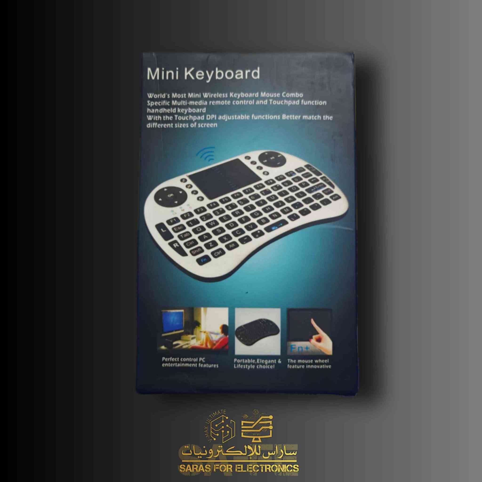 أبرز ميزات هذا الجهاز:
2 في 1 (لوحة مفاتيح وماوس): يحتوي في الأعلى على لوحة لمس (Touchpad) للتحكم بمؤشر الماوس، وبالأسفل أزرار كيبورد كاملة (QWERTY).
اتصال لاسلكي: يأتي معها قطعة استقبال USB صغيرة (Dongle) تجدها عادةً داخل غطاء البطارية الخلفي، وتركب في الجهاز المراد التحكم به.
أزرار مالتيميديا: يحتوي على أزرار مخصصة للتحكم بالصوت، التشغيل، الإيقاف المؤقت، والتنقل.
ميزة التمرير (Mouse Wheel): تدعم لوحة اللمس ميزة التمرير للأعلى والأسفل عبر اختصارات معينة (مثل الضغط على زر Fn مع السحب).

لاستخدامات الشائعة له:
أجهزة الـ Android TV Box: لتسهيل الكتابة والبحث عن الأفلام والمسلسلات بدلاً من الريموت التقليدي المتعب.
الشاشات الذكية (Smart TV): للتحكم الكامل وتصفح اليوتيوب أو المتصفح.
أجهزة الكمبيوتر واللاب توب (PC / Laptop): مفيد جداً إذا كنت تعرض فيلماً على الكمبيوتر وتريد التحكم به عن بُعد وأنت مستلقٍ على الأريكة.
منصات الألعاب: يتوافق مع بعض أجهزة الألعاب (مثل PS3 و PS4) لتسهيل الدردشة والكتابة. بغداد, العراق

نص مكتوب في الصور:
- ساراس للإلكترونيات
- SARAS FOR ELECTRONICS