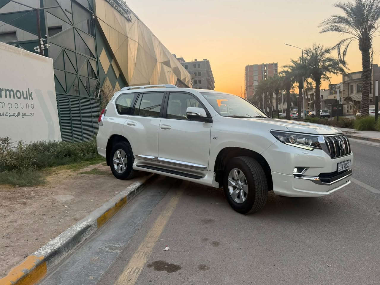 للبيع برادو ٢٠٢٠ خليجي ساز TXSماشية ٥٠
السيارة ماشية ٥٠ الف كيلو حقيقي مكفولة بدون صبغ 
مكانها اليرموك 
***********
