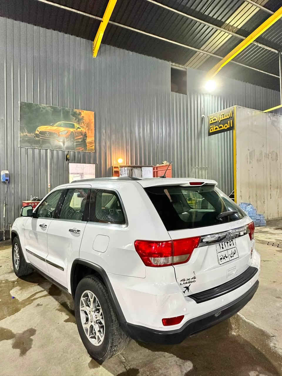 السلام عليكم
Jeep grand cherokee 2013 
Laredo
خليجي 
السيارة بيها بارد بل جاملغ الامامي الايسر وحافة البنيد 
وبارد بل قبغ مال جنطة فقط بارد بدون تكحيل حتى ظاهر بلصور ومبين بلواقع 
مكينه مالتها ما مفتوحة بس بيها احياناً مو دائما تكطيع او رجفه چبنه مال محرك مبدله 
كير مالتها مكفول ما بي شي اكسل جديد حدادية كاملة مابيها اي نقص ما عدا المشط الچبنه مالته تعبانه تذب دهن قليل 
باقي سيارة مكفول وما بيها حادث قوي ولا اي شي تجي وتشوف  
سعر 173 وبيها مجال 
مكان سيارة بابل الحلة  
رقم السيارة سليمانيه القديم سنويه وهزة ساقطة 
عند التحويل اي غرامات على السيارة اني اتحملها 
للتواصل 
***********
