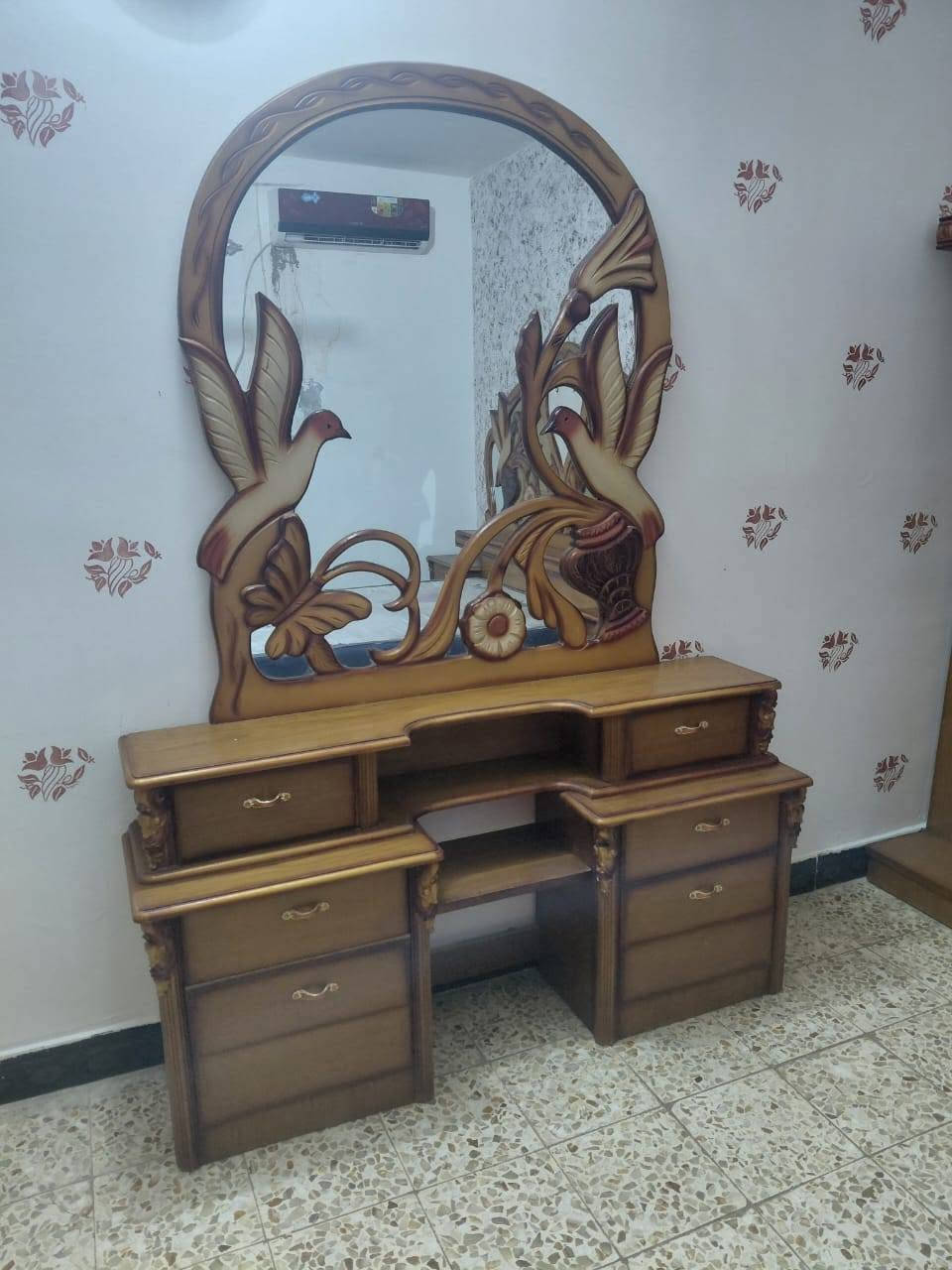 غرفه نوم اخشاب البيع السعر 500 وبيها مجال مكان البصره الجمهوريه واتساب ***********
