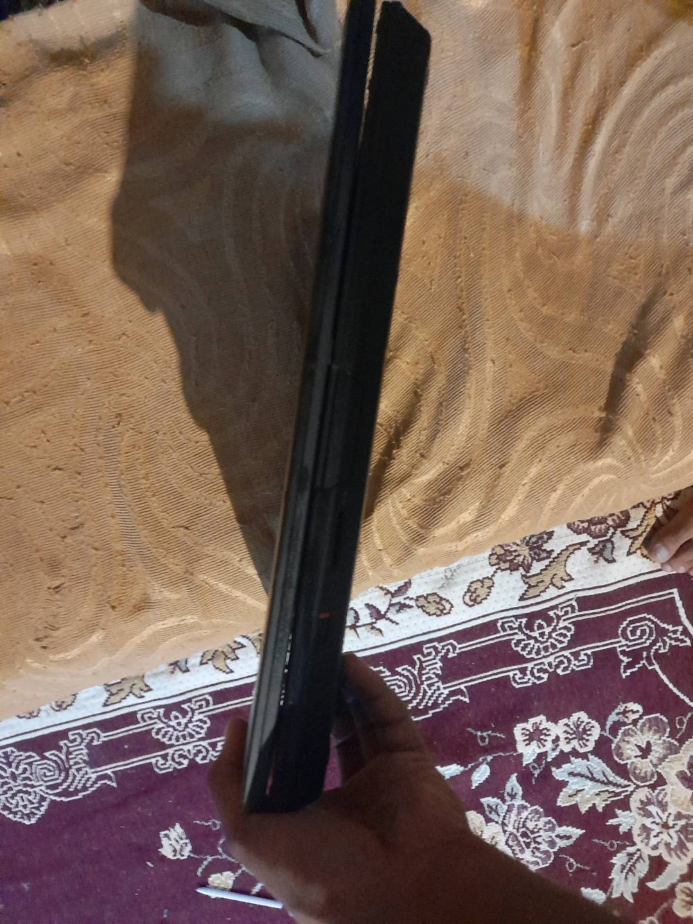 لابتوب حاسبة للبيع مكاني بغداد جسرديالى الجديد الحاسبه جديدة ونضيفه وشغاله السعر75٫000وبيهة مجال