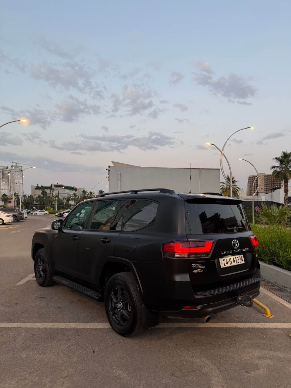 Land cruiser gx-gr
2024
40.000km
داخل احمر
ثلاجه 
تبريد مركزي
بعد موصفات اخرى
——————————————————————————
داخلى سوور
سه لاجه 
ته بريد مه ركه زى

سيارة محول gr كامل من بره
و مسويppf كامل 
سياره كلين ب شرط فحص
سعر: 59300$
رقم تلفون: ***********واتساب أربيل, العراق
