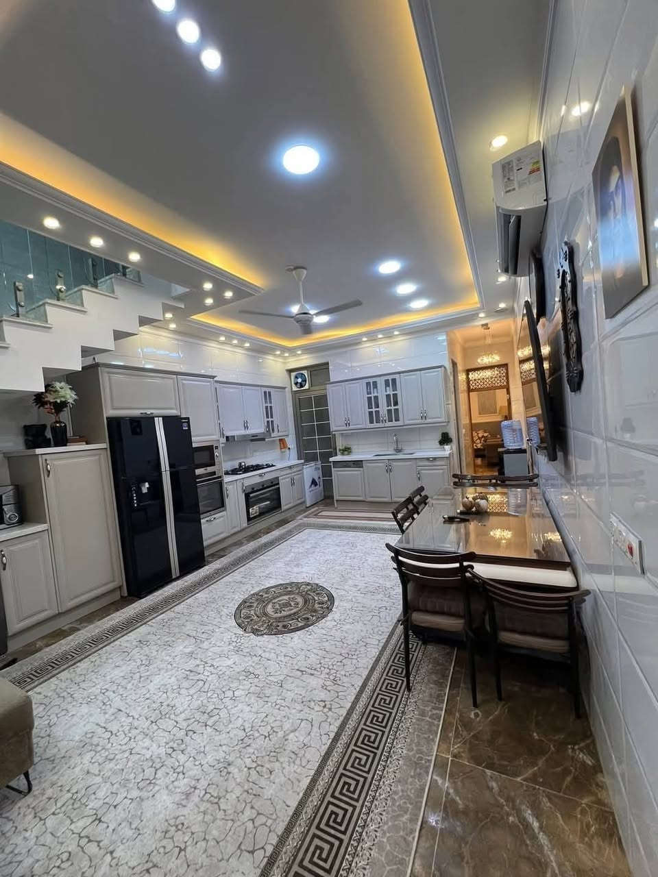 دار للبيع – المنصور / حي دراغ 2024
📐 المساحة: 128 متر - الواجهة: 5.20 متر
🏢 3 طوابق

📞 للاستفسار : ***********
             مكتب أمير علي للعقار
نستقبل جميع عروض البيع والشراء والإيجار

#المنصور #حي_دراغ #دار_للبيع #عقارات_بغداد #مكتب_أمير_علي_للعقار
