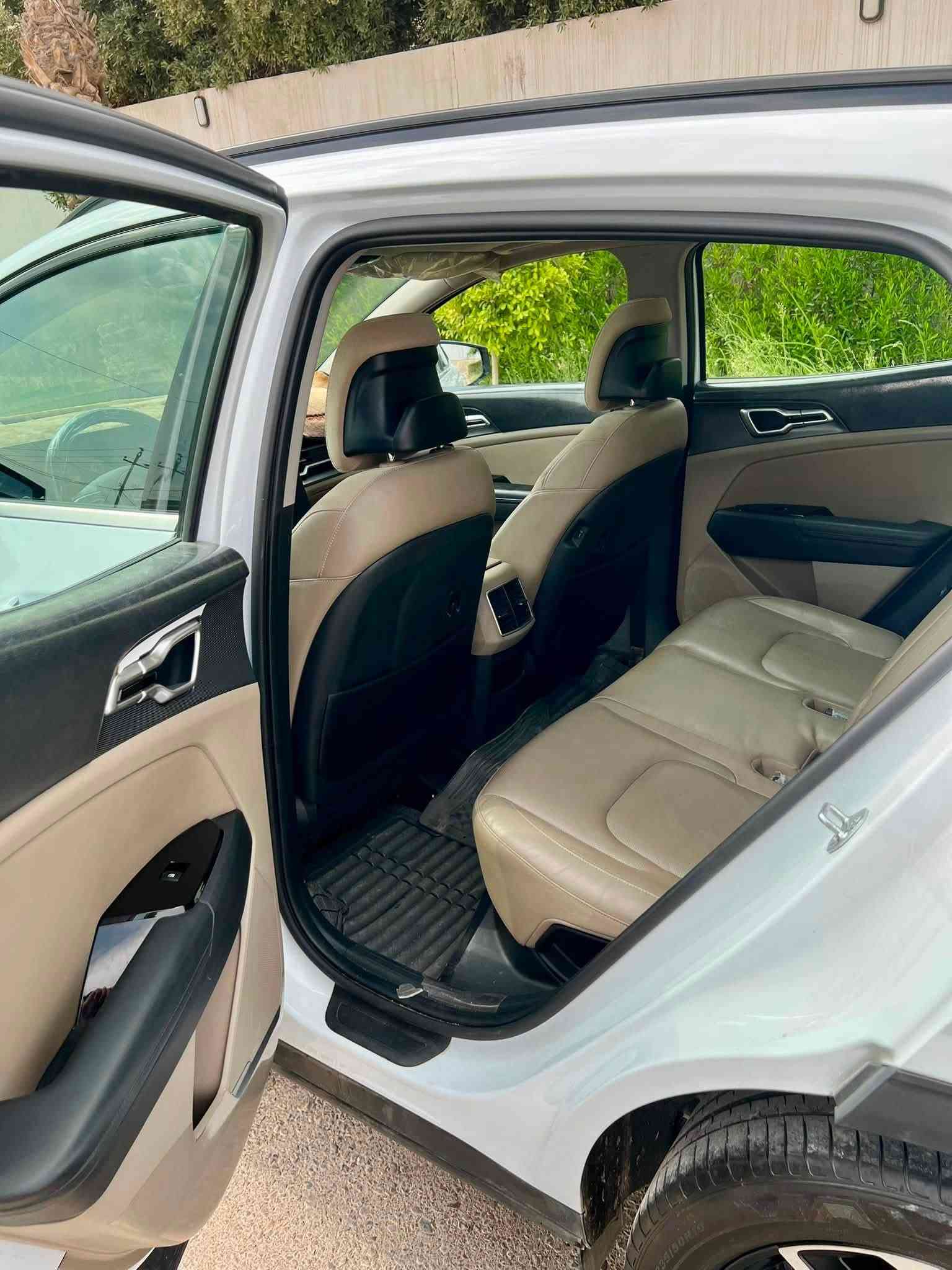 ‏kia sportage 2024
كيا سبورتاج2024
فول مواسفات 
وارد خليجي
‏‎ - بانوراما
‏‎ - حساسات أمامية
‏‎ - حساسات خلفية
‏‎ - لايت زينون + LED
‏‎ - بك لايت LED
‏‎ - ويل كب 19
-‏‎ تشغيل عن بعد
‏‎ -فتح الصندوق كهرباء ذكي
-بصمه
- ابواب بصمه
‏-‎ دشبول شاشة
‏‎ - تدفئة المقود والكشنات الأمامية
‏‎ - مثبت السرعة Cruise
‏‎ - فحص أنظمة السيارة
- تبريد قطعتين
- كشن هيتر حار و بارد
‏‎ - حساسات ضغط اطارات
شحن واير ليس
سكان هيتر
‏‎ - هاند بريك بصمة
‏‎‏- ABS
‏‎‏ - Auto Hold    أوتو هولد
‏‎- نظام مانع الانزلاق
نظام سبورت
نظام ايكو نورمال سمارت‏
ملاحظة/ السيارة مكفولة كفالة عامة من كل شيء
السعر 222 
للاستفسار ***********
