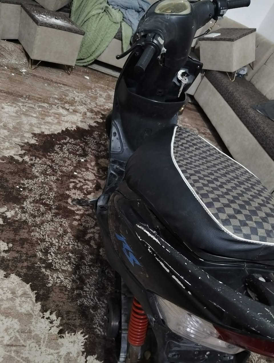 سلام عليكم 
دراجه  ماكس عدله بوشه 50 
مفتوحه ولفات 
 نواقصها سلف وتريبات حسب ذوقك 
بيع فقط 
العنوان ناصريه مركز  
***********
