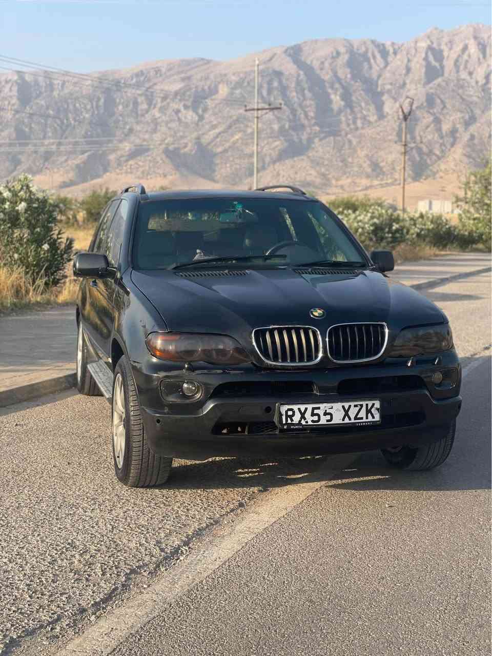 سڵاوی  خواتان لێبێ ئەم BMW X5 بۆفرۆشتن  
مۆدیل 2005  
مەکینەی 30 دەبڵ دیجیتاڵ  گێڕتۆماتیک دەبڵگێر سێگێڕ گێڕ  سپۆڕت 
کوشنسیاحی فول مواسەفاتە بەس سڵایت نیە دوپارچەی بۆیاخە بێدەعم و لێدراو  لەڕەسمەکان جوانترە  گۆڕنیەوەش ئەکەم لەسەر دلەگرتان جوابی کومیت نادەمەوە لەهەل ڕیزم مشتەری لەخزمەتام تێل بکە 
*********** السليمانية, العراق
