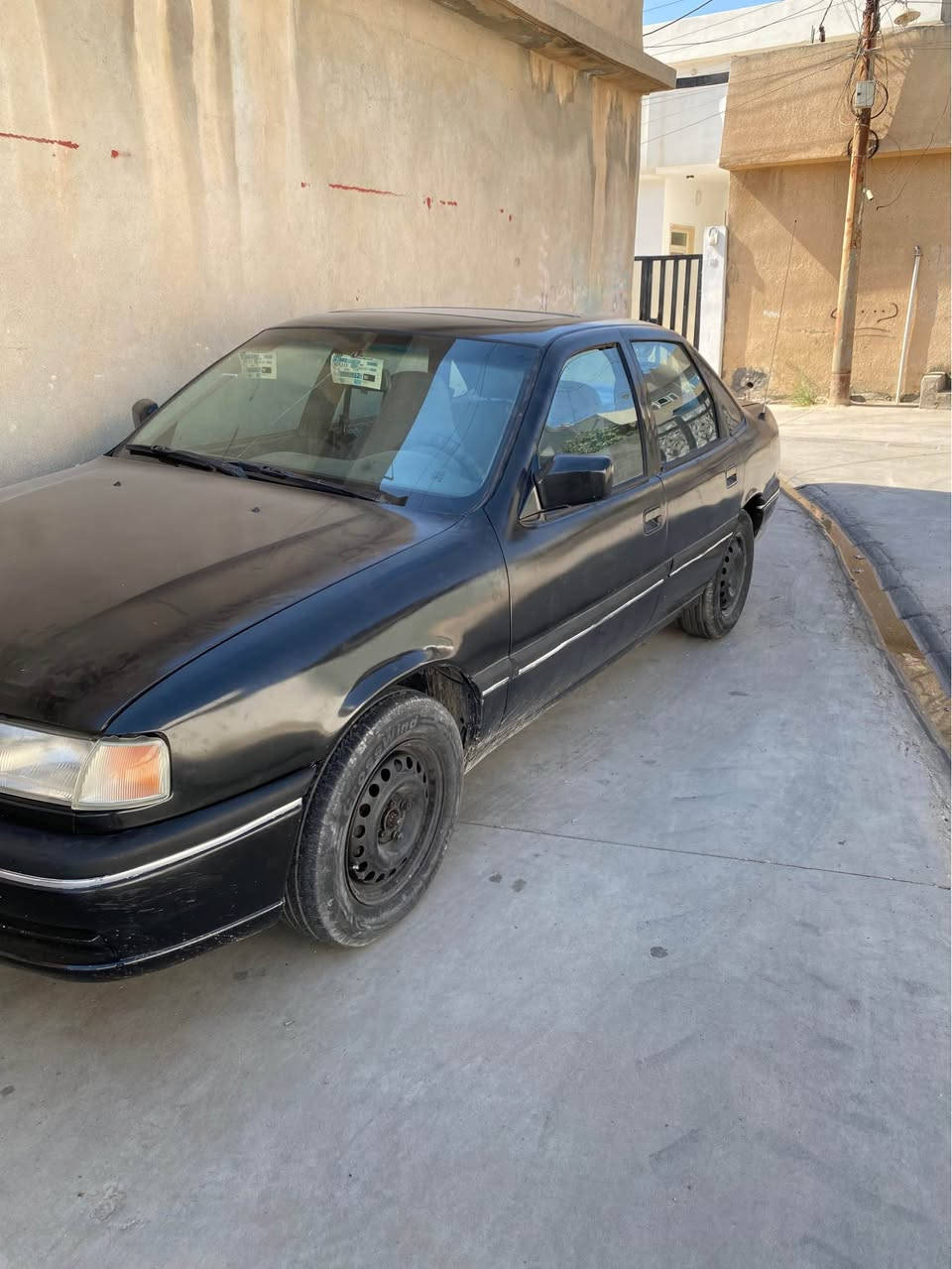 اوبل فكتر موديل ١٩٩٣ 
مكينة 20 كير عادي بشرط
 سلايد كهرب شغال
جامات كهرب شغال
قايش عريض
سيارة بدون ضربة
الكشنات والبيبان كله بلادي  
مصبوغة عام بس تحتاج بوليش 
حدادية الورة و كدام 100%
باتري جديد 
فيت بم جديد 
صدر دسكات بوشات كلها جدد
لاصرف لا نفخ 
بشرط التحويل 
سنوية ساقطة 
عليها ١٠٠ الف غرامة
33 بيها مجال
*********** أربيل, العراق
