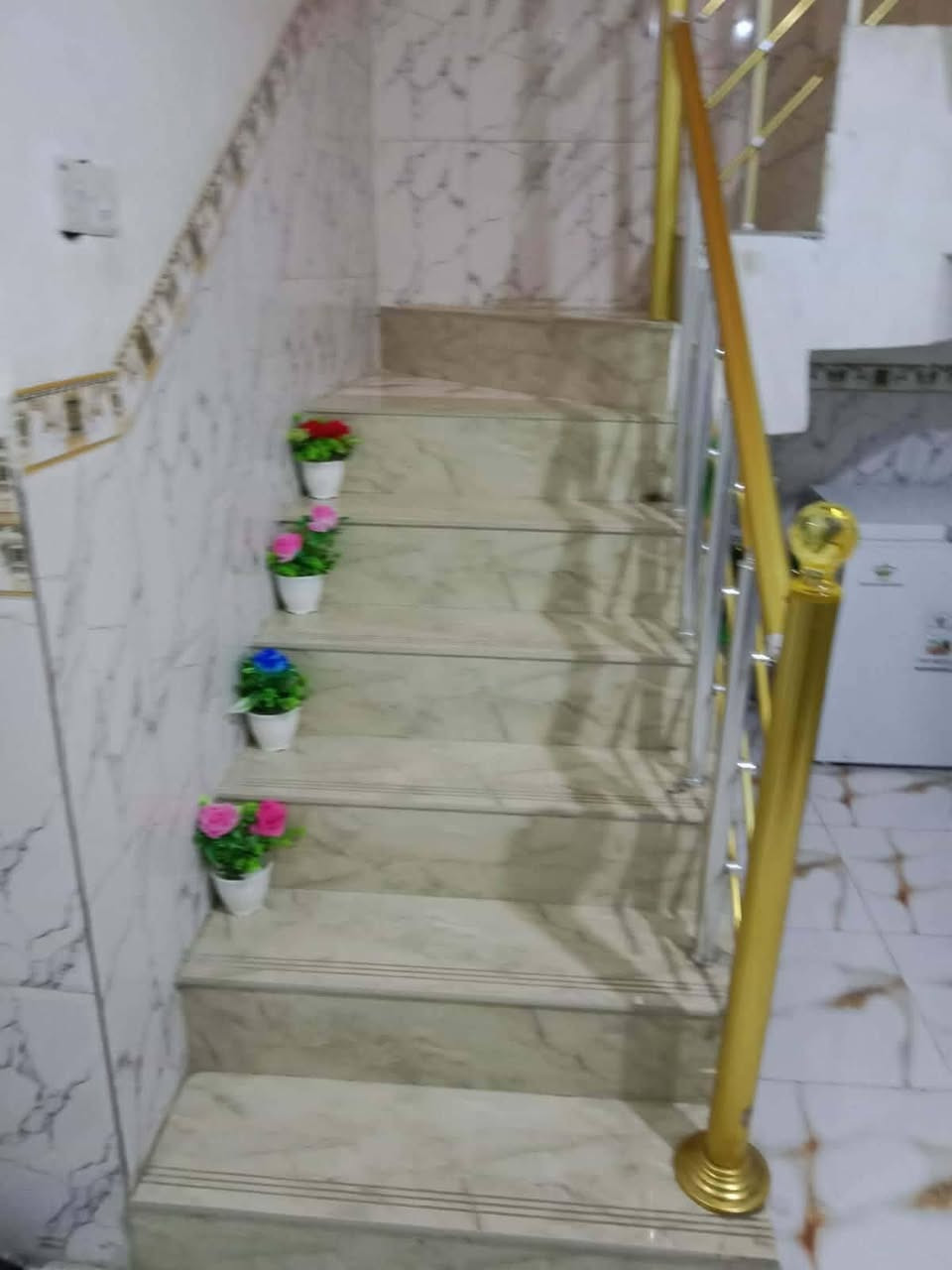 دار للبيع طابو زراعي سند 25 الموقع حي الصحه فرع المستشار المساحه 100متر الواجهه 5متر والنزال 20متر طابقين هول صاله مطبخ غرف نوم عدد 2 وصحيات عدد 2 بناء 2017 للاستفسار مكتب النبل للعقار والبناء والهندسه *********** واتساب *********** واتساب
