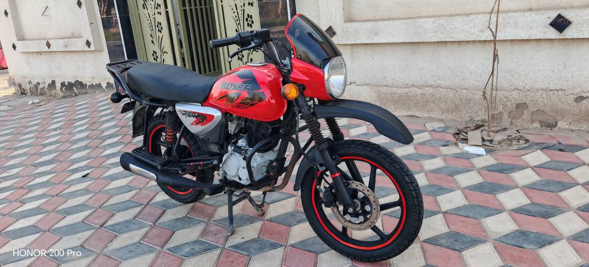 بوكسر موديل موديل 2022 أوراق بسمي كفاله السعر 1450 مكان المجر ***********

نص مكتوب في الصور:
- HONOR 200 Pro
