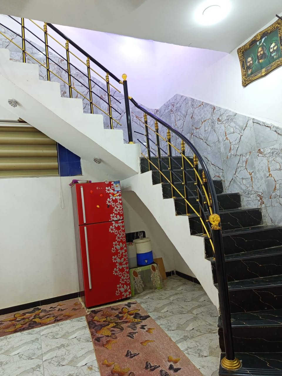 معروض لدينا للبيع

دار سكني 100 م مربعه
10*10 ركن وجهين
طابقين على شارع 30 متر
 الطابق الاول يتكون من استقبال وطارمه وصحيات داخليه وخارجيه وغرفه وصاله 
ومطبخ

 الطابق الثاني يحتوي على غرفتين وصاله كبيره وصحيات داخليه 
بناء 2026 كافة الخدمات متوفره.
السعر المطلوب 160 مع المجال

للتواصل *********** او زيارة المكتب في الصالحية 
لمتابعة بقية العروض ⬇️

https://www.facebook.com/share/g/1H7SN175SY/
