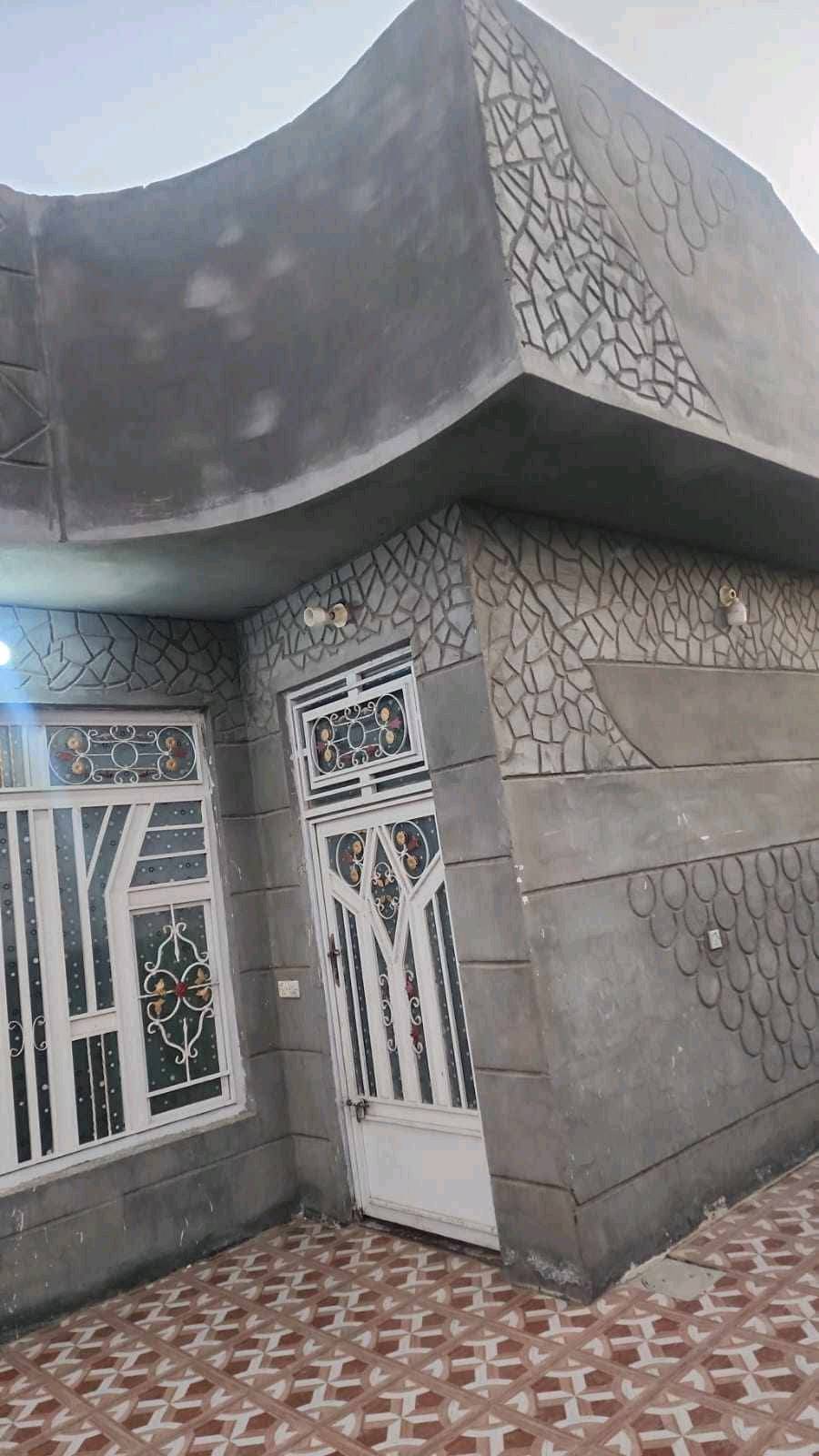 السلام عليكم بيت ٣٠٠ متر في ديالى الخالص للبيع بداعي السفر 
رقم الهاتف ***********