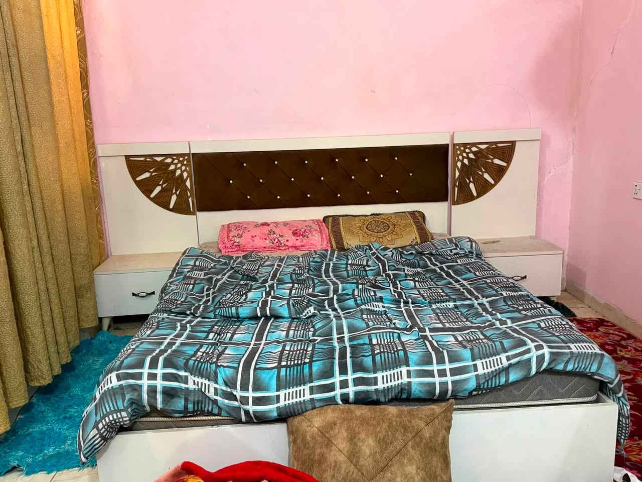 قنفات حرف L ب50غرفه شبابيه كنتور وجربايه ب70وبيها مجال
غرفه نوم نظيفه كلش رايديهه ب325وبيها مجال 

مكان اربيل داره تو 

+964 770 844 5019
