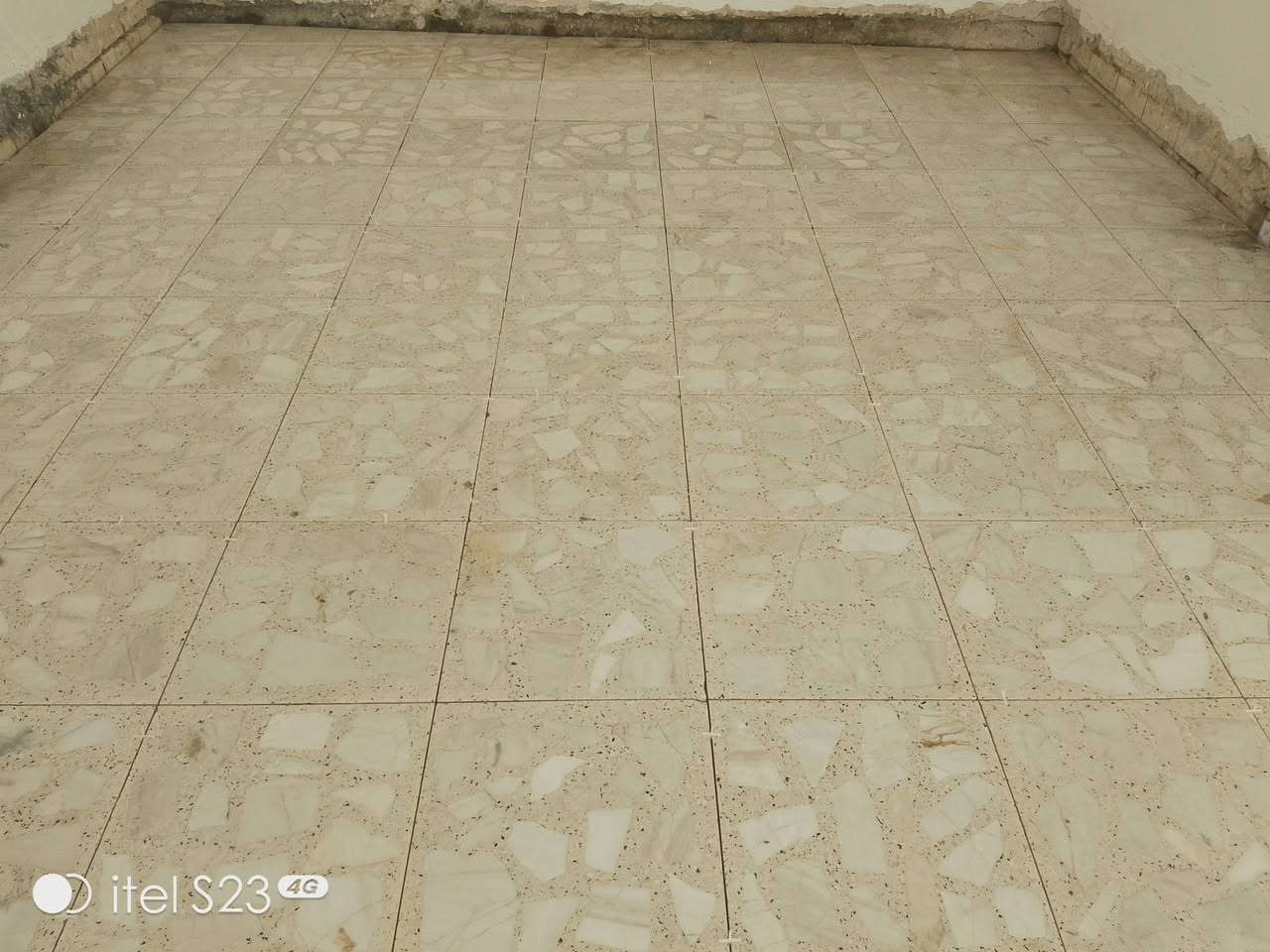 بصمة أرض لكافه أعمال تطبيگ الارضيات بورسلين
سيراميك مرمر كاشي گرانيت بايات درج 🪬🪬🪬
مستعدون لكافه أعمال الترميم تفليش واعاده تطبيگ                    👤***********

نص مكتوب في الصور:
- itel S23 4G