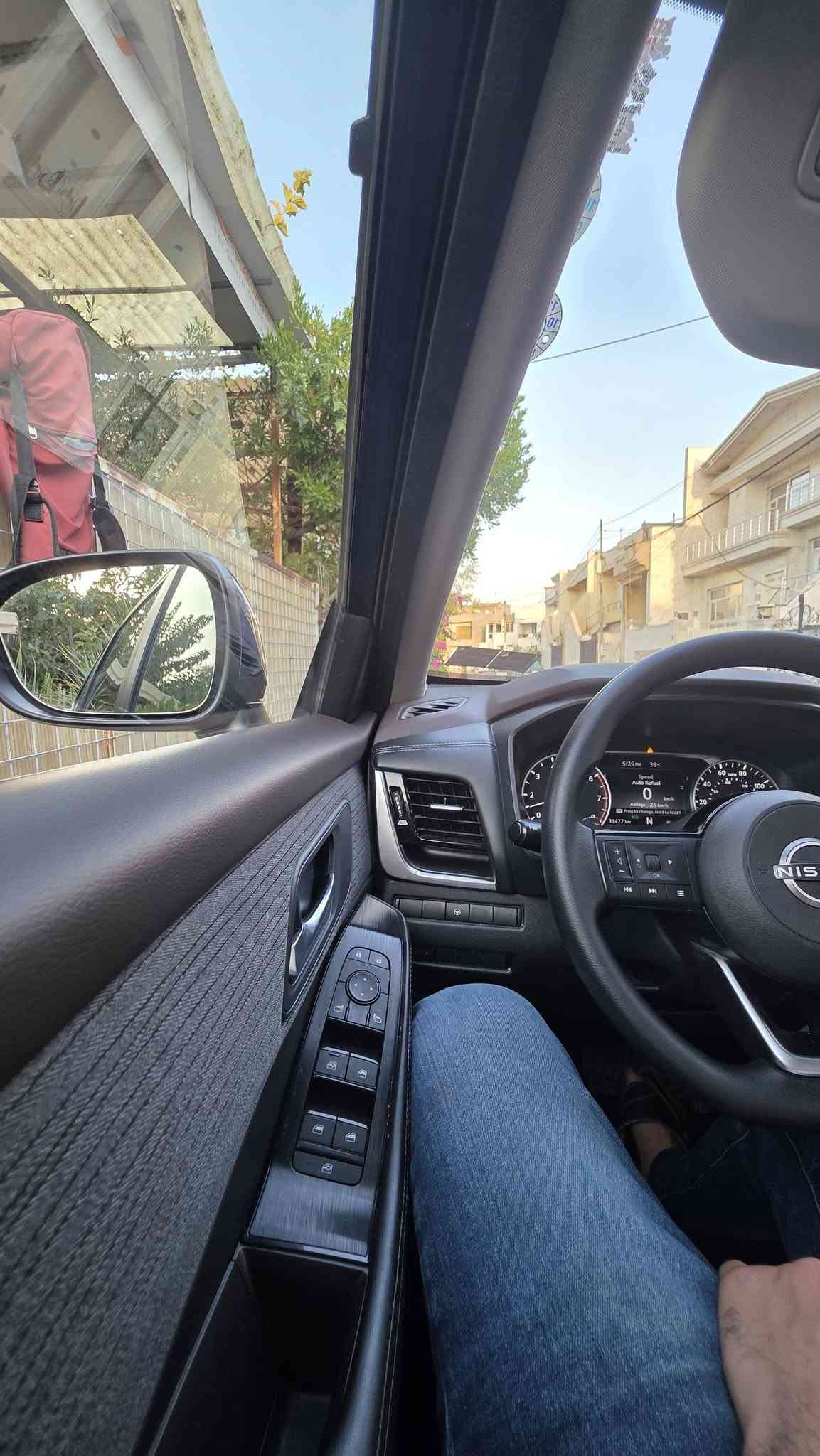 نیسان ڕۆگ 2023 SV
31 هەزار کیلۆمەتر ڕۆیشتووە 
یەک چاملغ بۆیاغە بەبێ داخیلی و بەتانە تەنیا ئێرباگی شان تەقیوە و سیستەم کراوەتەوە .
پێنج مۆدی لێخوڕین Auto ,ofrod,  ECO  Normal ,sport 
AWD دەبل ئەکسل 
مەکینە1,5 ی تۆڕبۆیە .
دەبڵ گێڕە (گێڕێک لەسوکانە )دەشبول  دووڕەنگ ، کوشین قوماش ی دووڕەنگ ، کامێرا پشتەوە تحدید سورعە شەغال ، ئۆتۆ
 لایتی پێشەوە لید و زینۆن 
ئەپڵ کاڕپلەی
 شاشە گەورە ، حەساس و ڕادار پێش وپشت ، پێش و پشتی سەیارە کەپسە لەسەر دەقی شەریکە ماوەتەوە ،
هەزەی سێ ڕۆژە کراوە 100ی هێناوە سەنەوی نوێیە دووتایەی پێشی تازە گۆڕاوە ، بێ کێشەیە و تەحویل و غەرامە بەشەرتە
نرخ :139 و هەندەک مەجال
